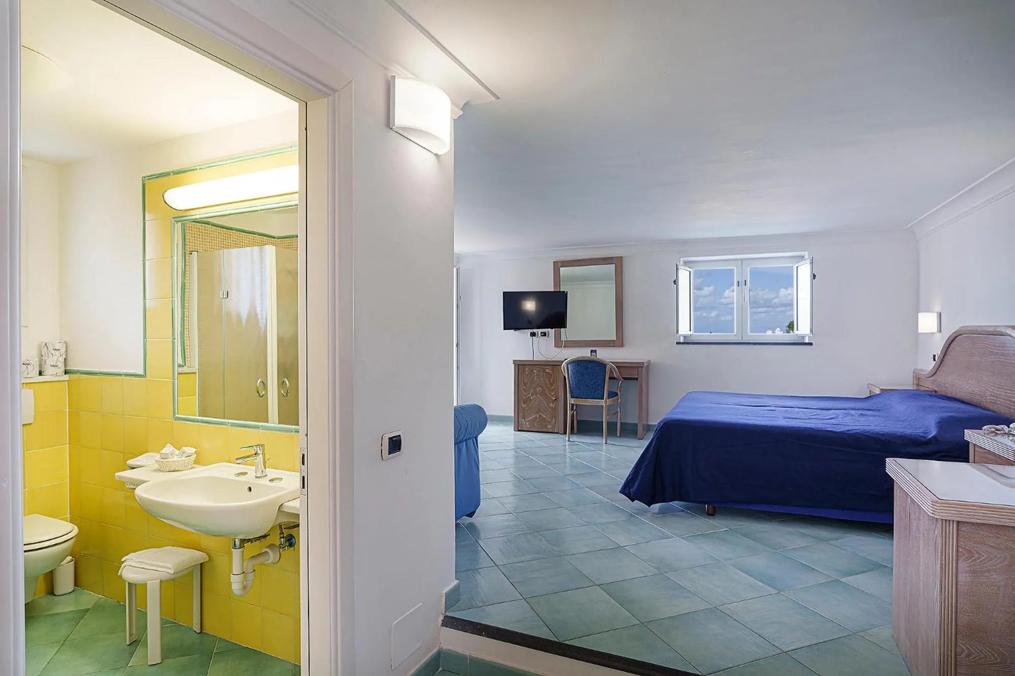 Toilet, Bed in Hotel Floridiana Terme