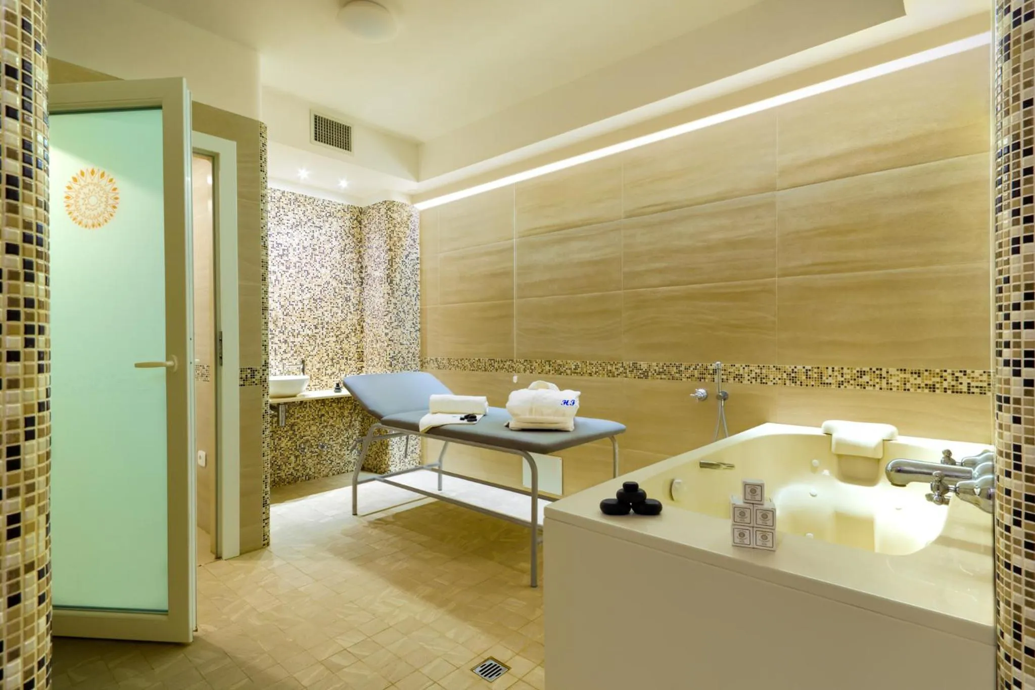Hot Spring Bath in Hotel Floridiana Terme