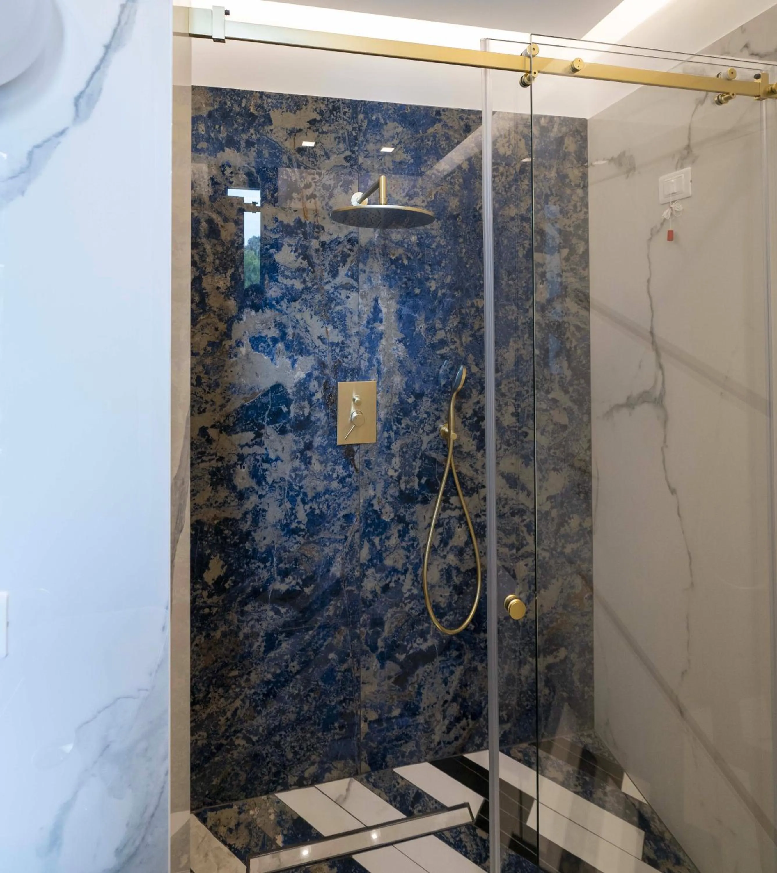 Shower in Hotel Cala Moresca