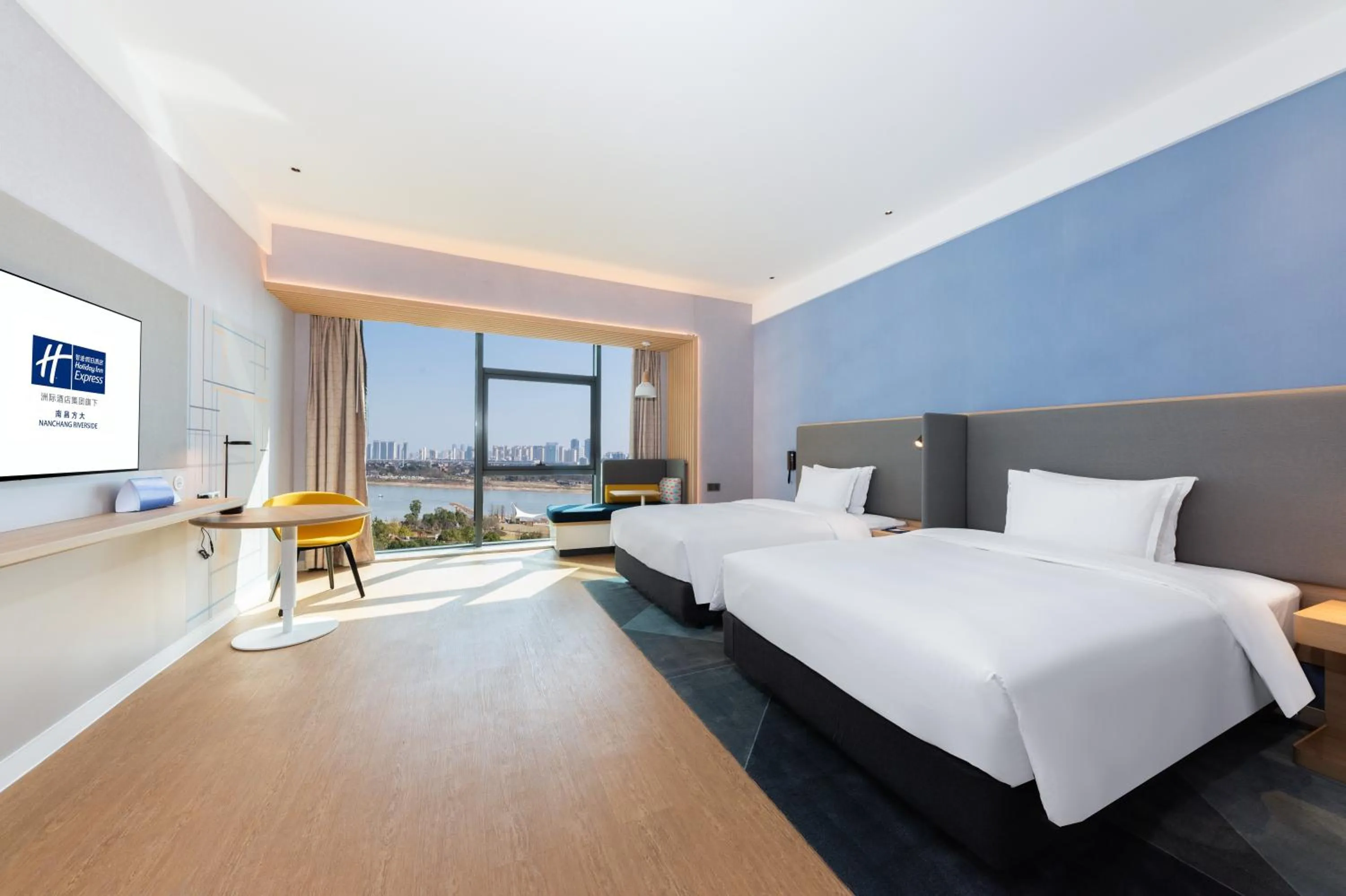 Photo of the whole room, Bed in Holiday Inn Express Nanchang Riverside by IHG