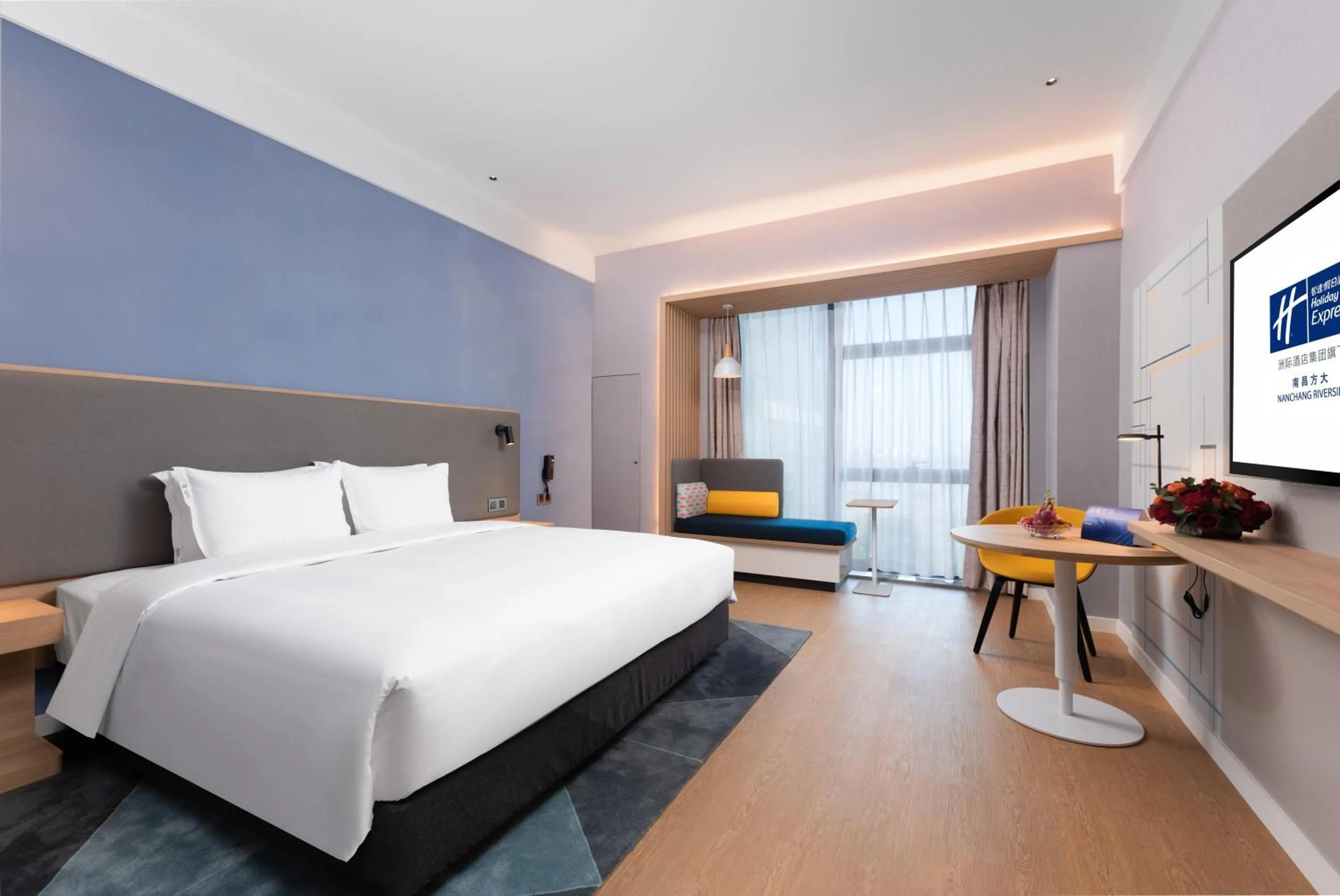 Seating area, Bed in Holiday Inn Express Nanchang Riverside by IHG