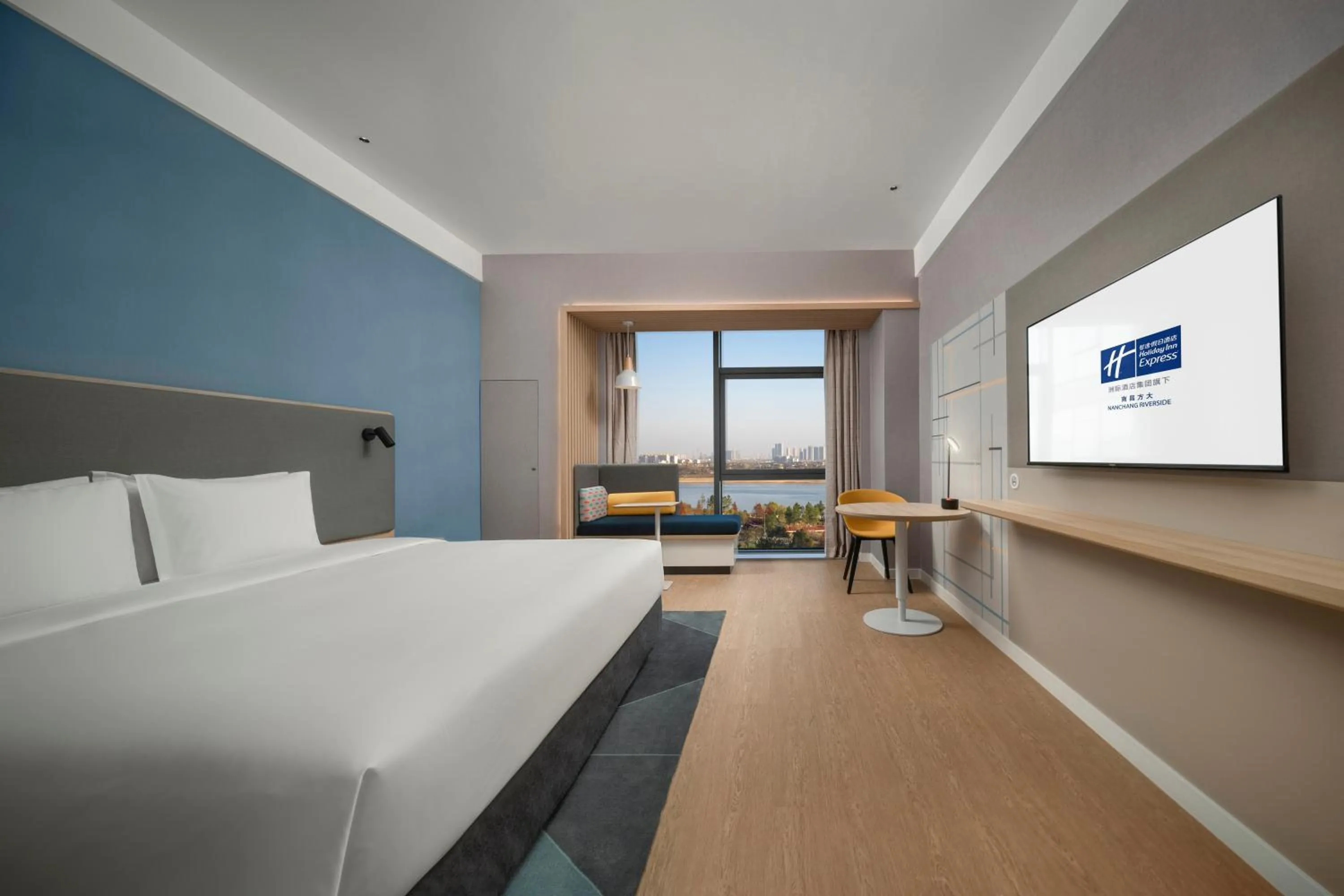 Photo of the whole room, Bed in Holiday Inn Express Nanchang Riverside by IHG