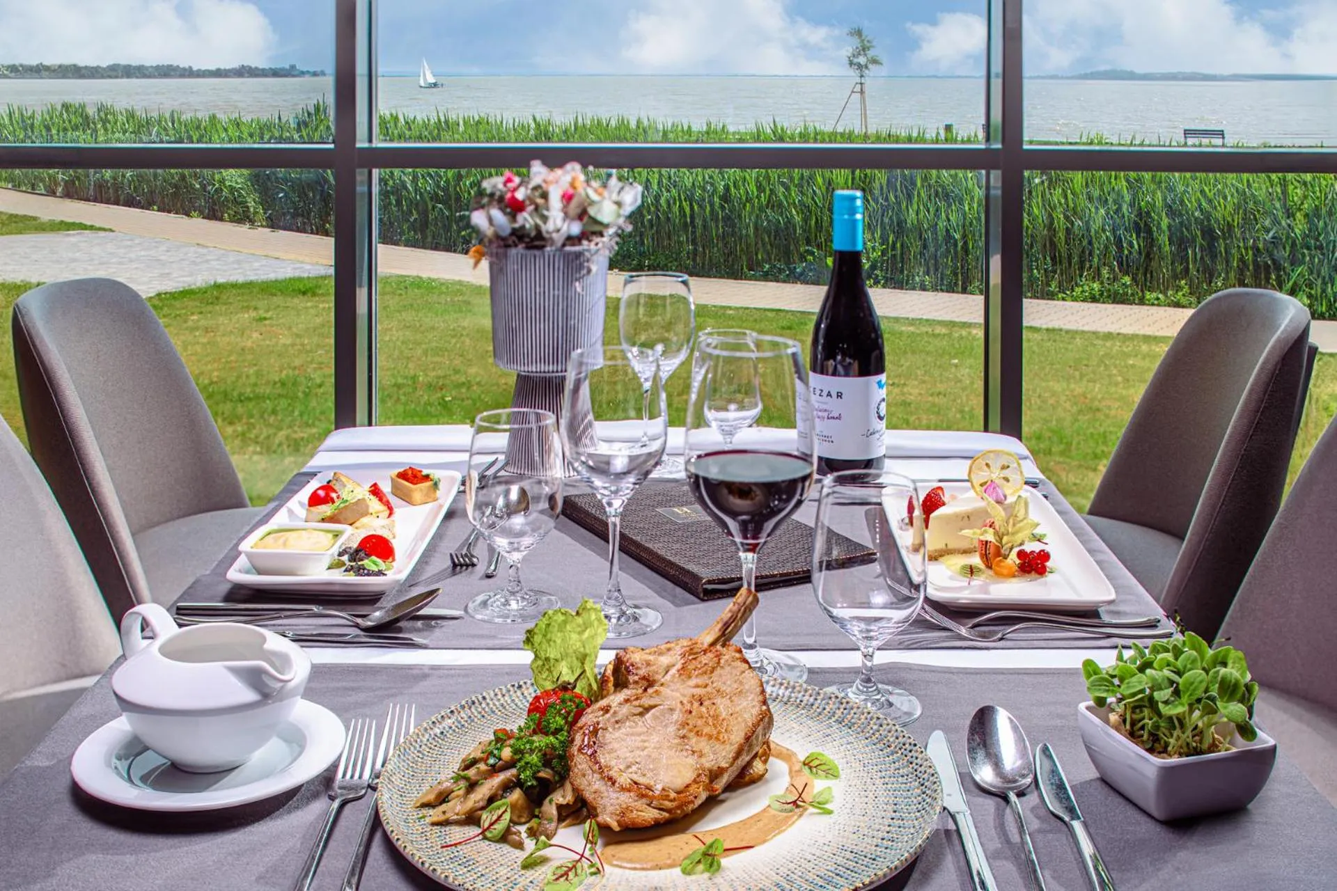 Restaurant/places to eat in Hotel Helikon, Keszthely