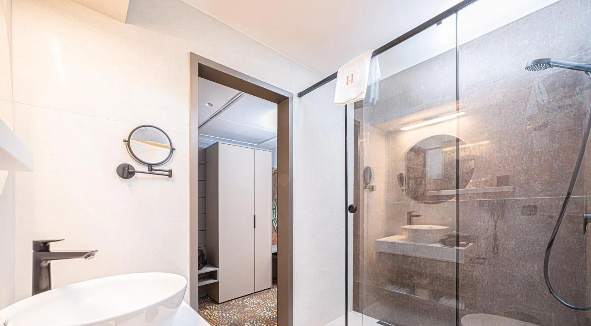 Shower in Hotel Helikon, Keszthely