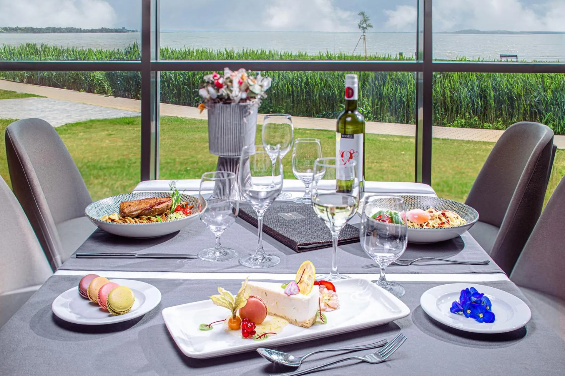 Restaurant/places to eat in Hotel Helikon, Keszthely