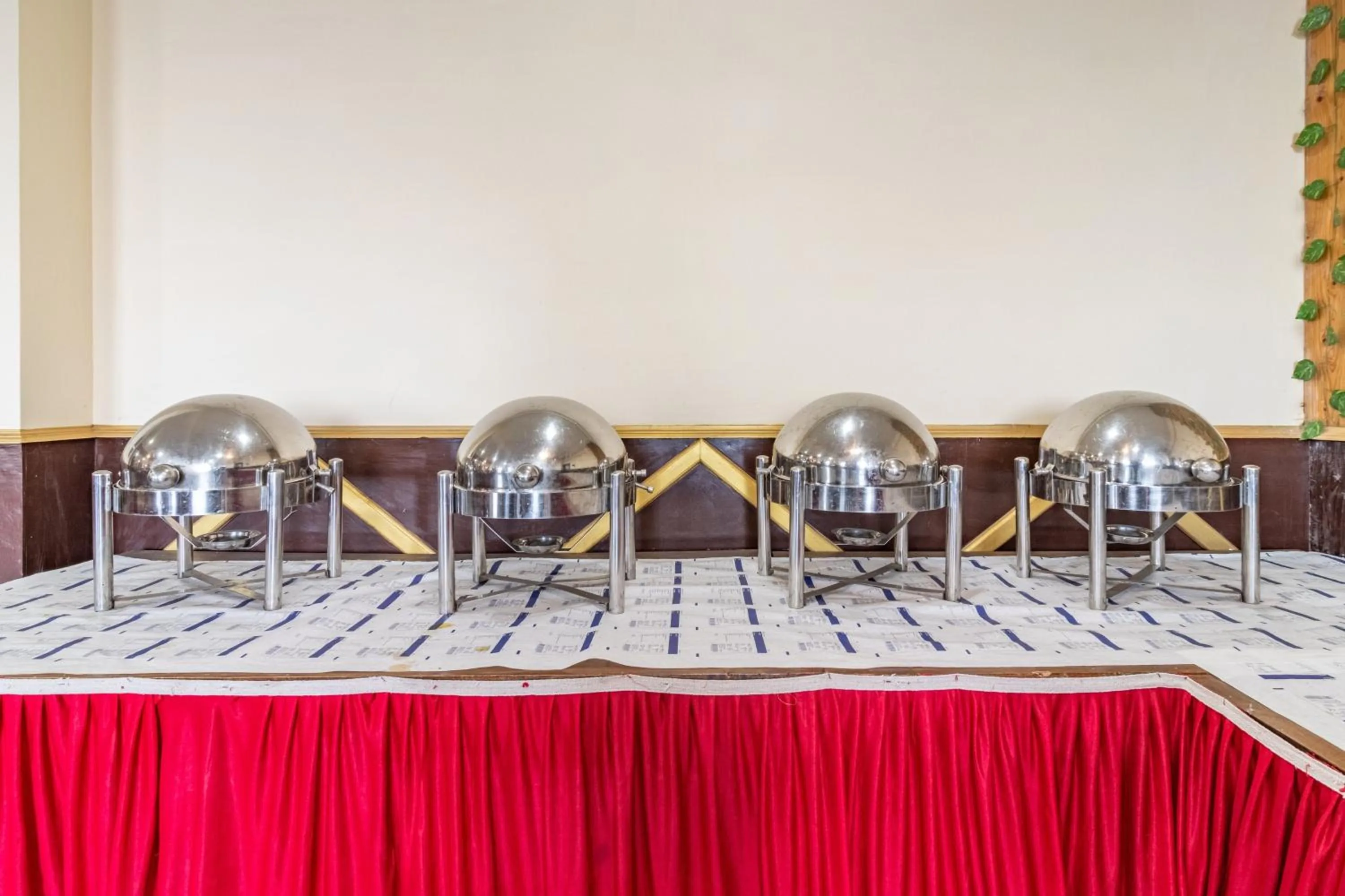 Restaurant/places to eat in Treebo Shimla Ayurvedic Retreat, Kufri - Pure Veg