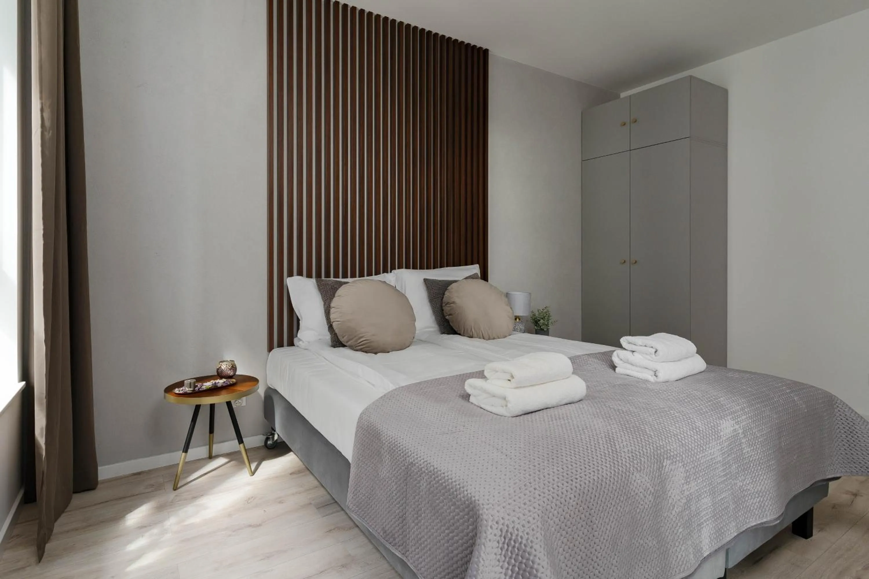 Bed in Symphony Modern Tower Apartamenty