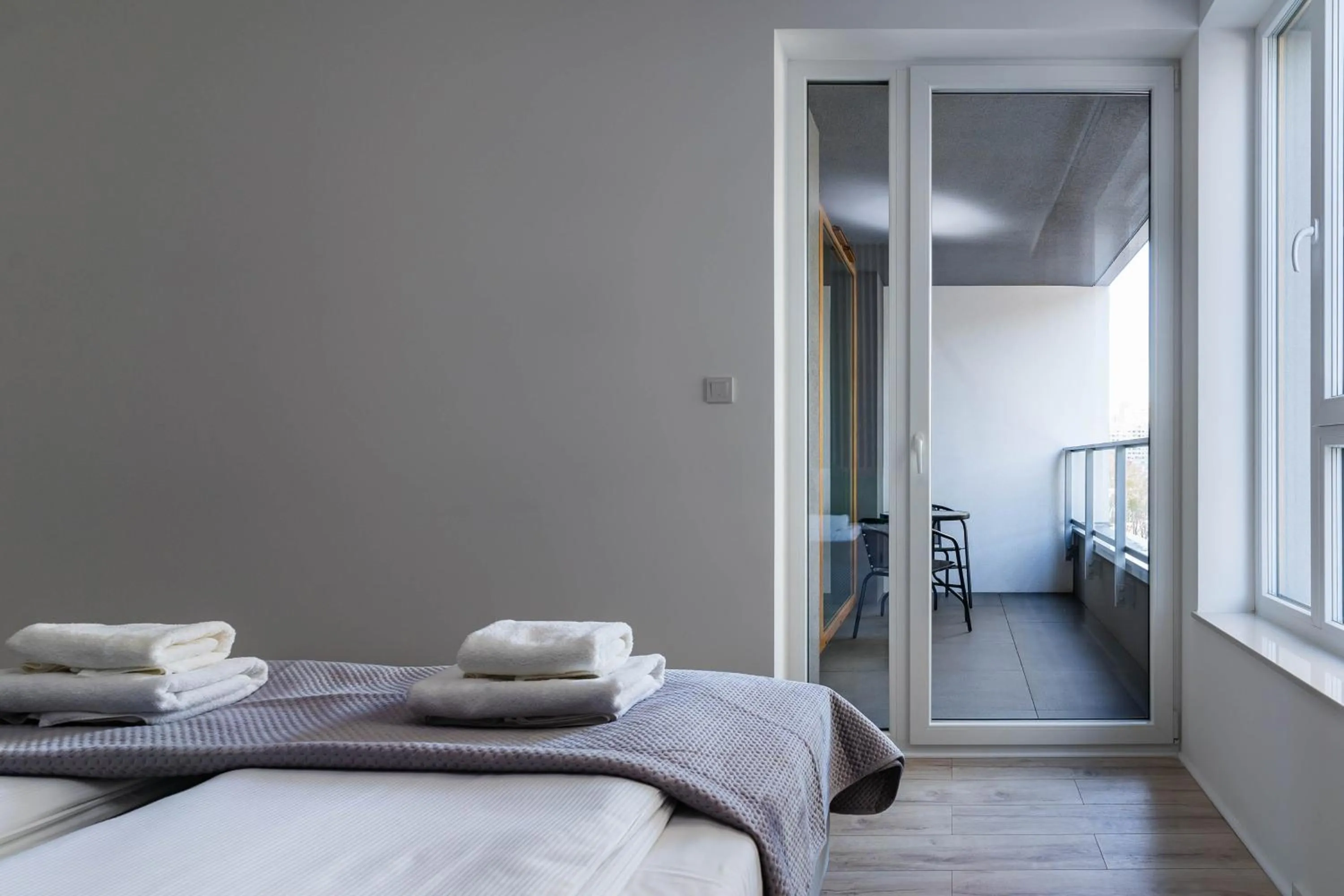 Bed in Symphony Modern Tower Apartamenty