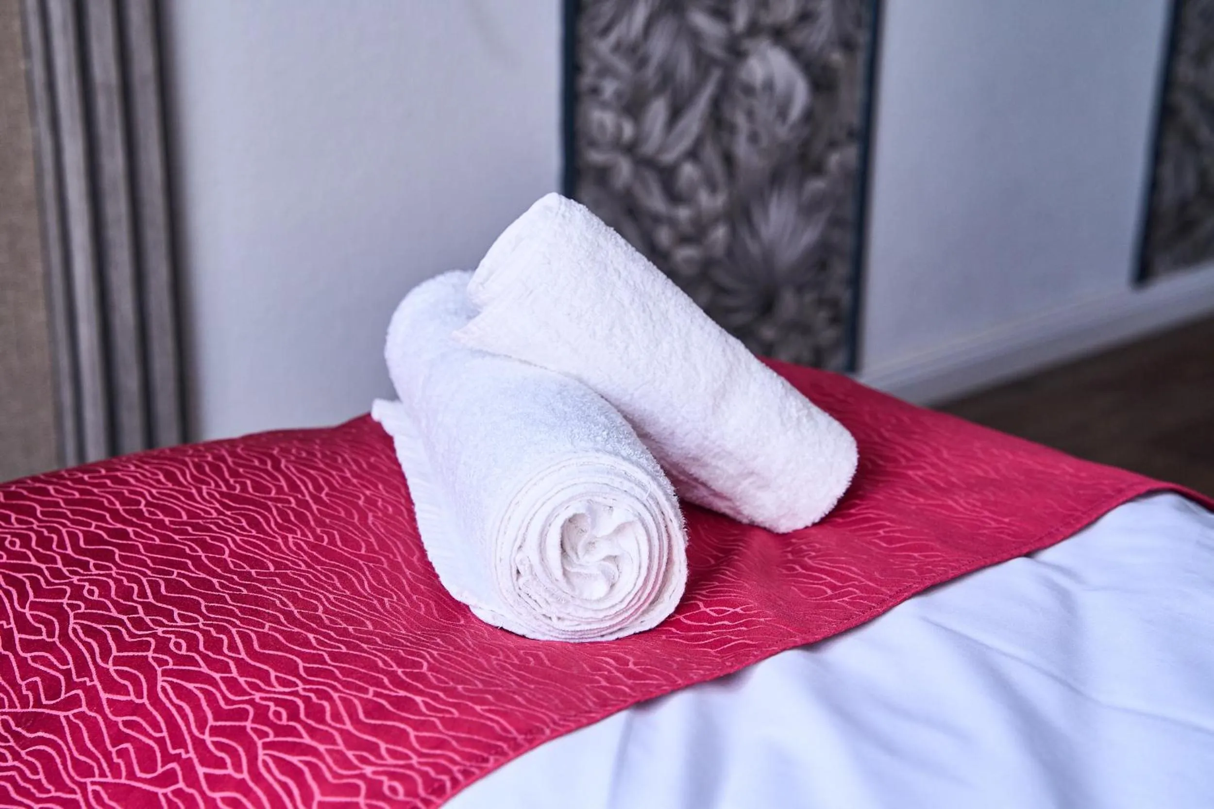 towels, Bed in Hotel Maximo