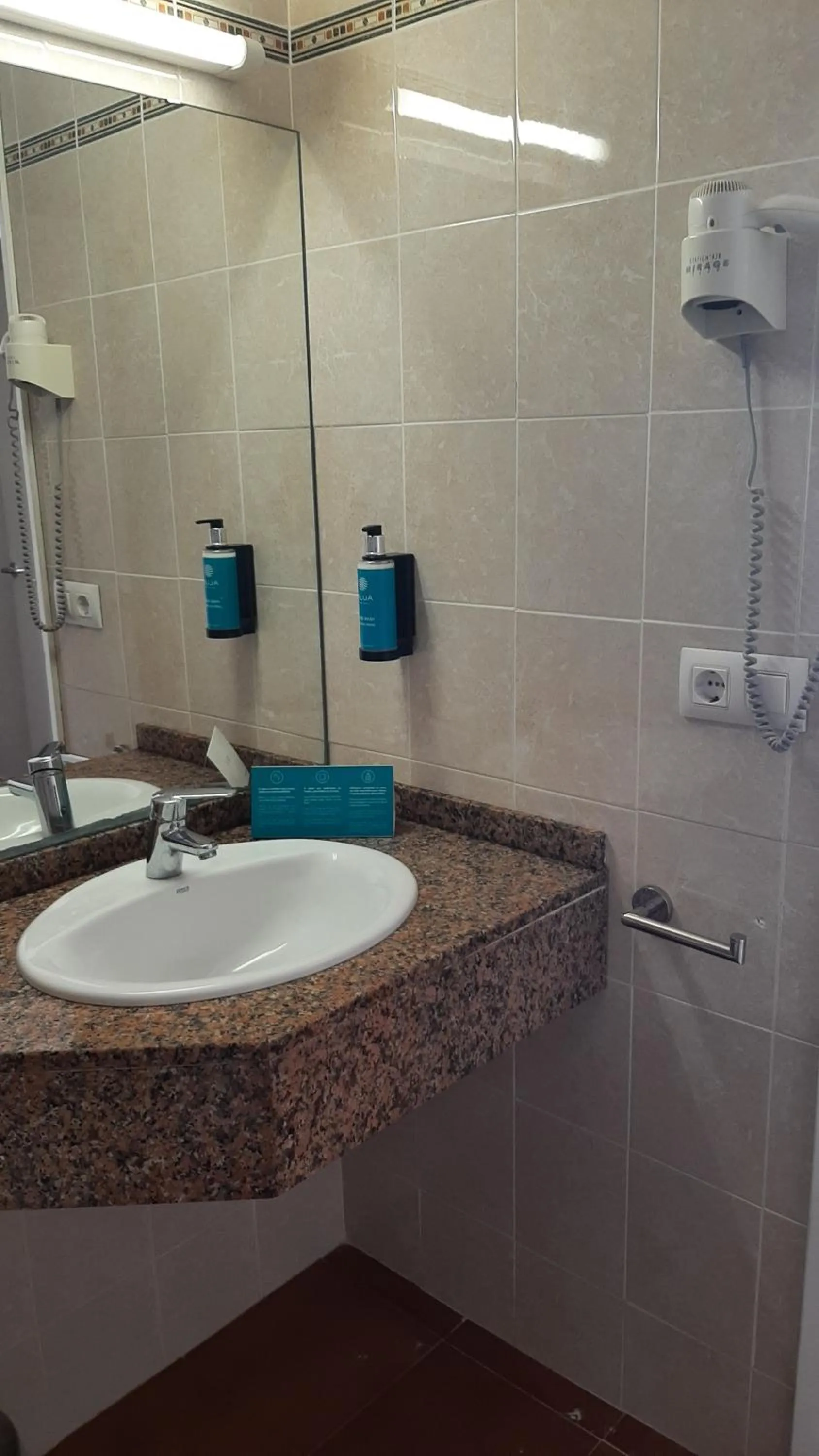 hair dryier in Aparthotel FLORA PARK & AQUAROCK