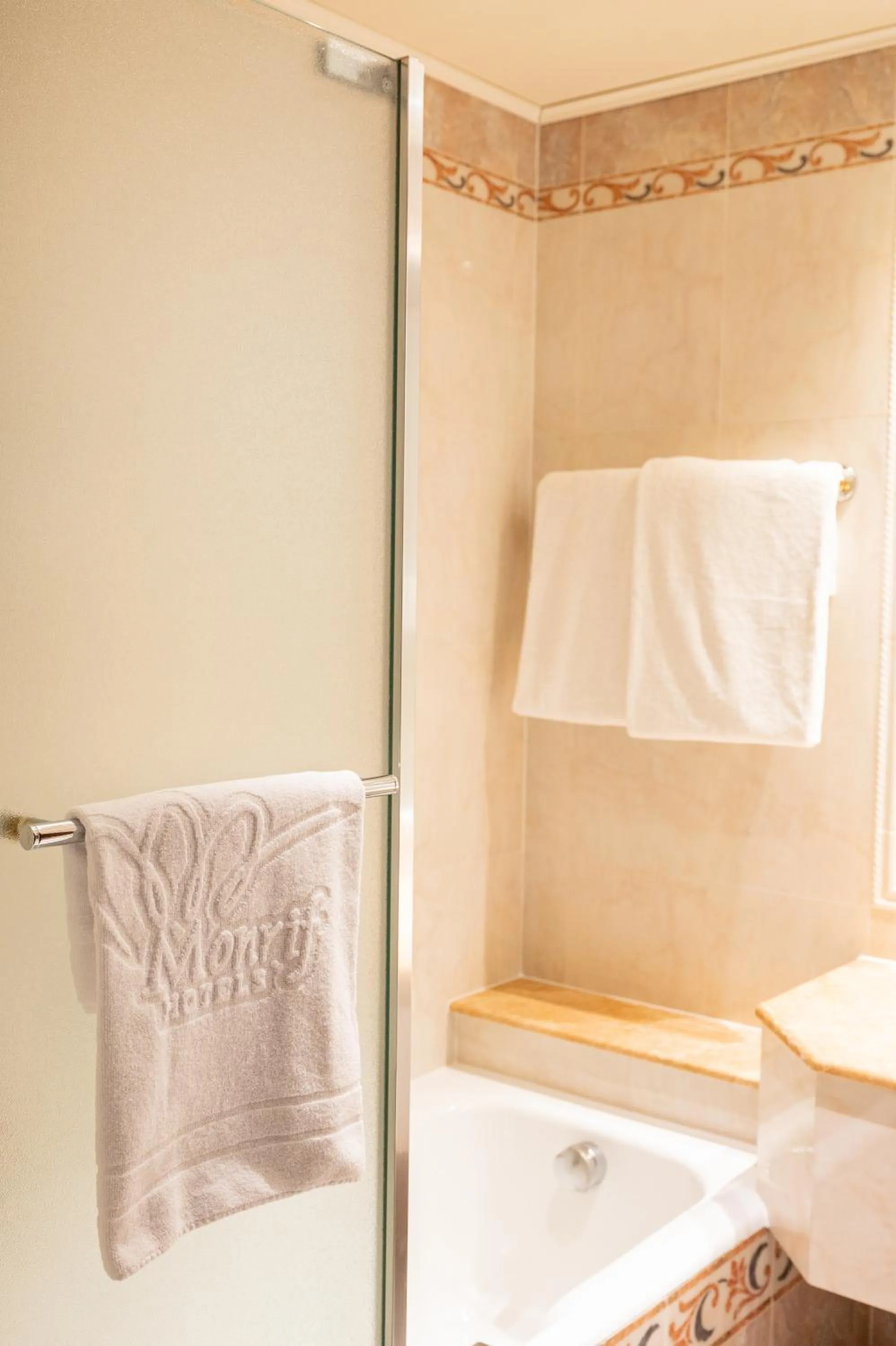 Bathroom in Royal Hotel Carlton