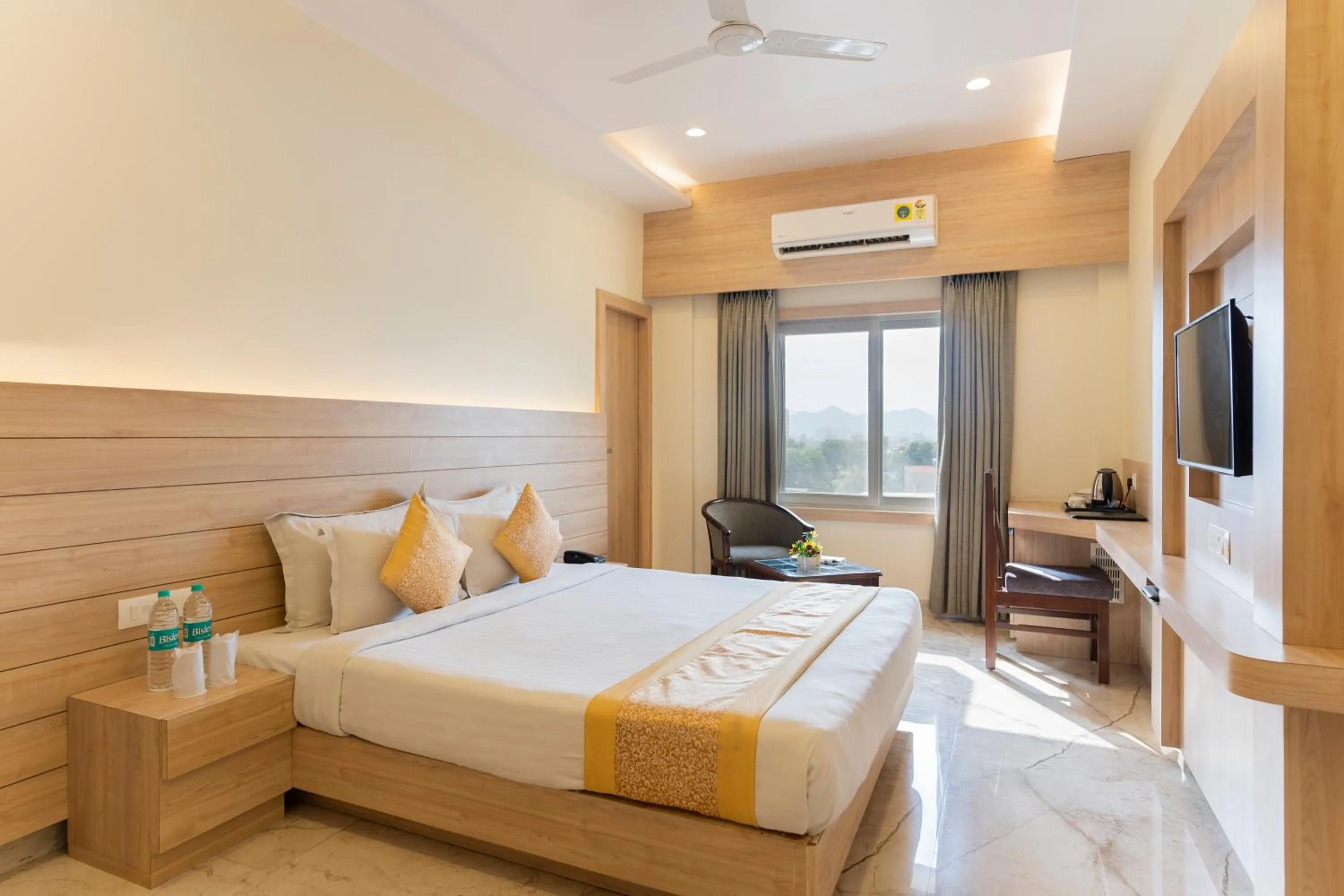 TV and multimedia, Bed in Hotel Lilichham