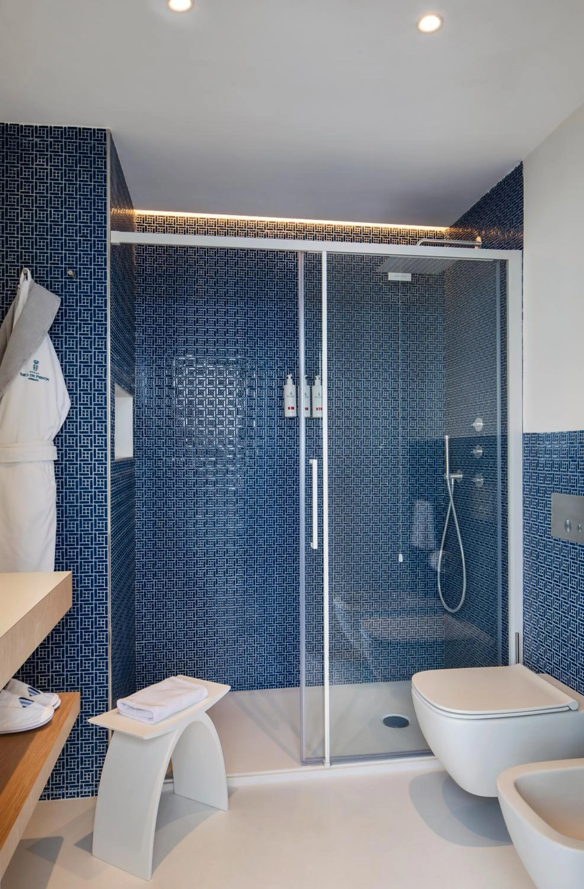 Shower in Parco dei Principi