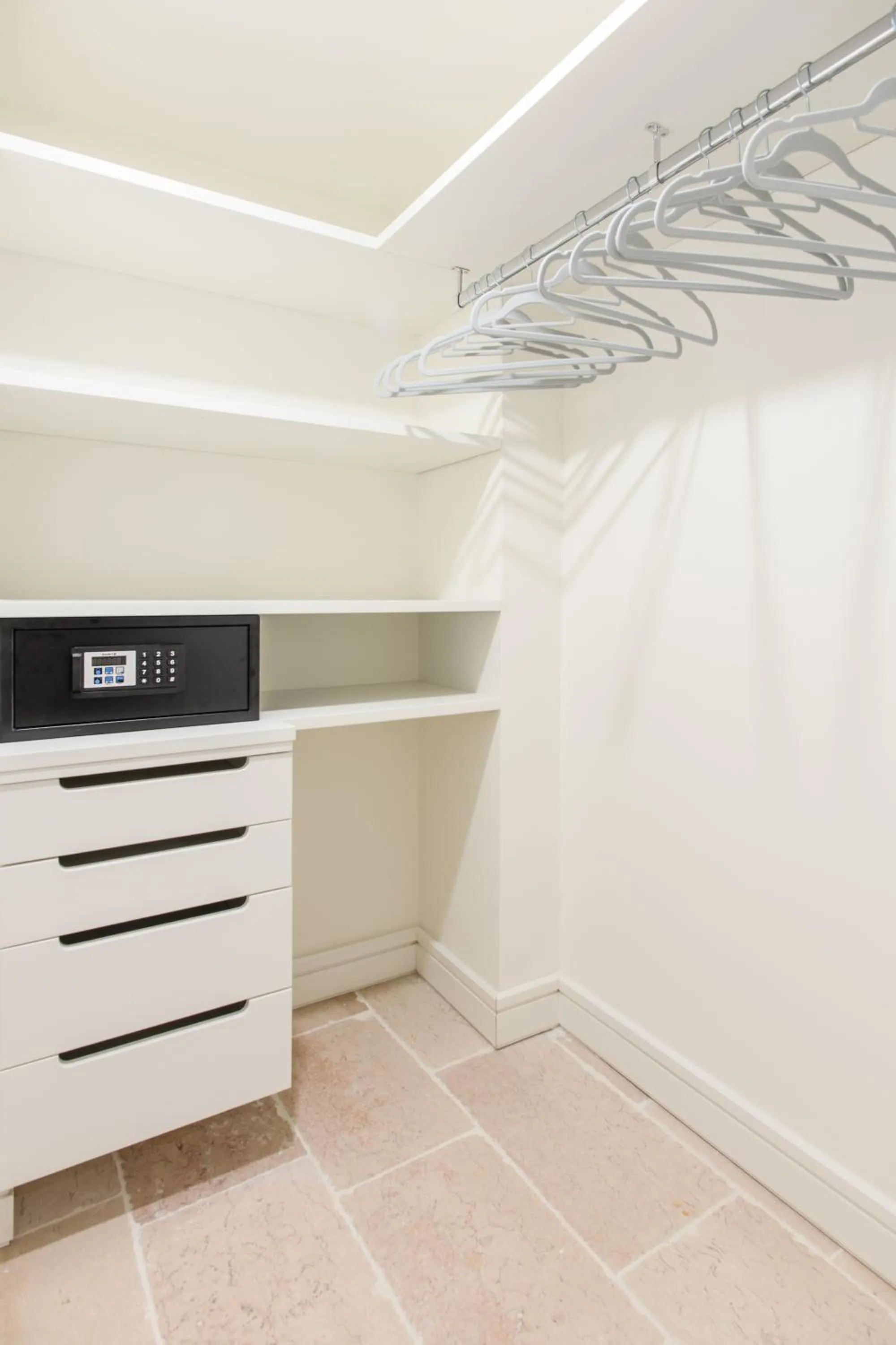 wardrobe in Parco dei Principi