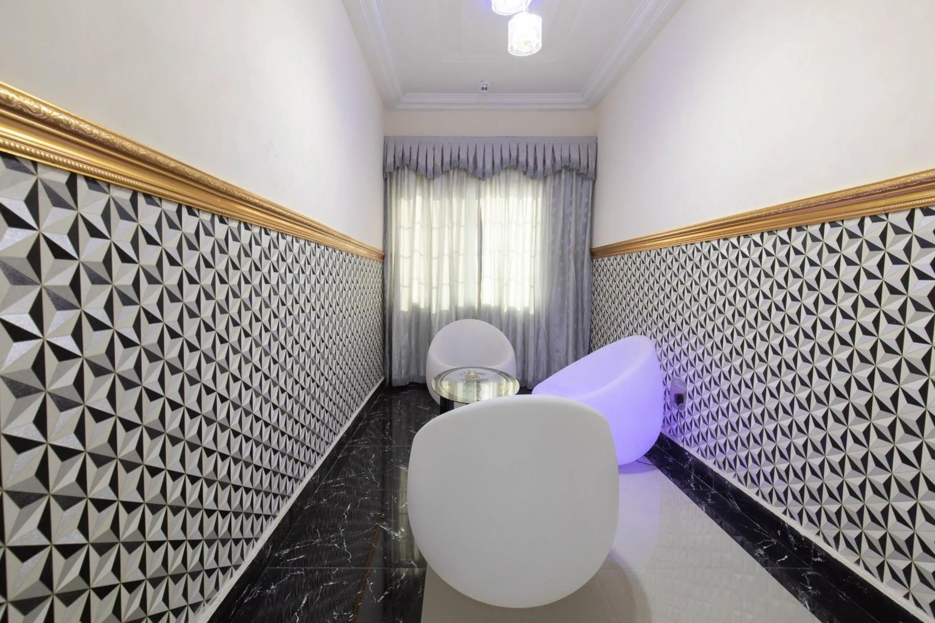 Seating area in Amazing Grace Hotel & Suites