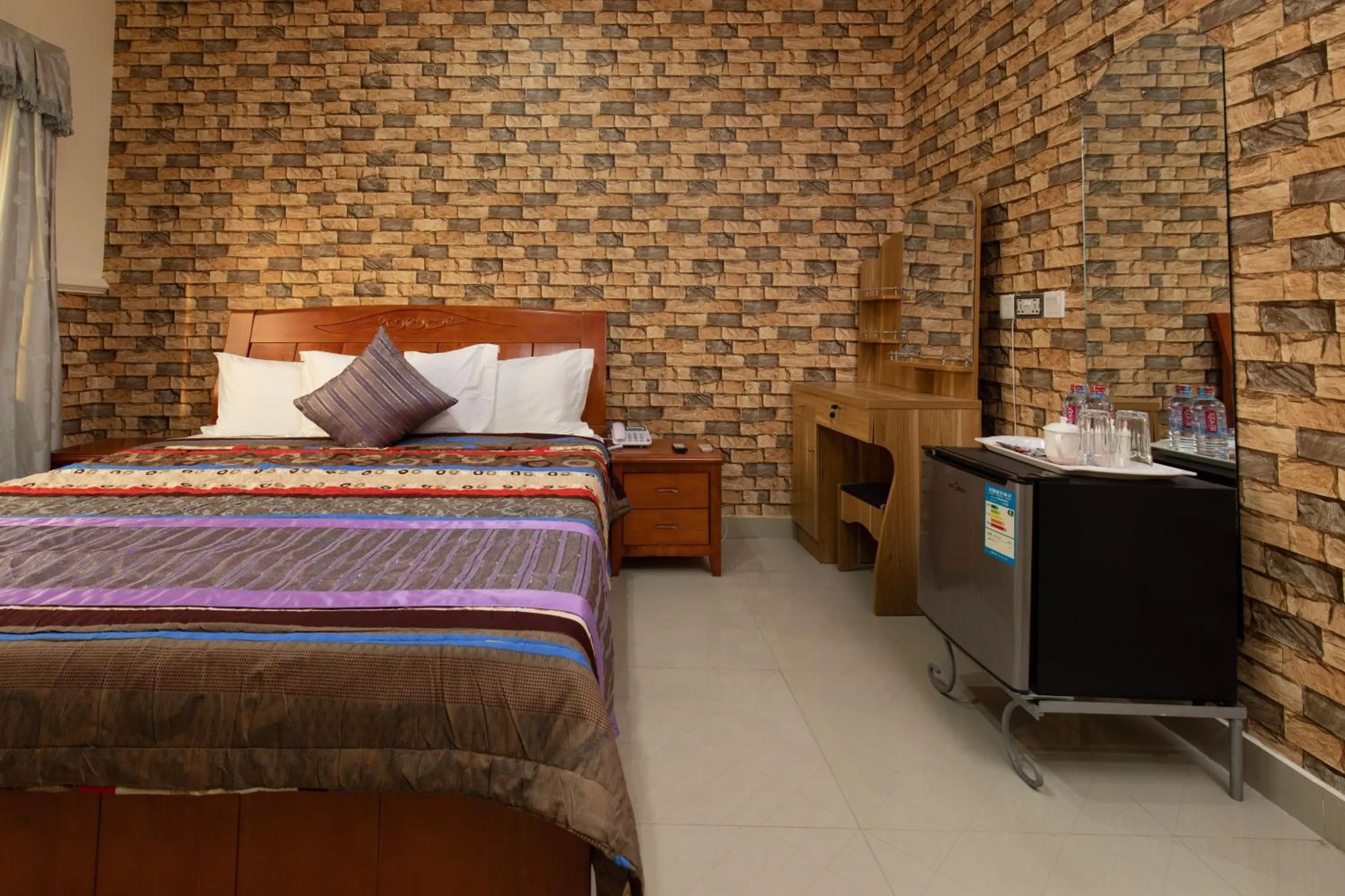 Bed in Amazing Grace Hotel & Suites