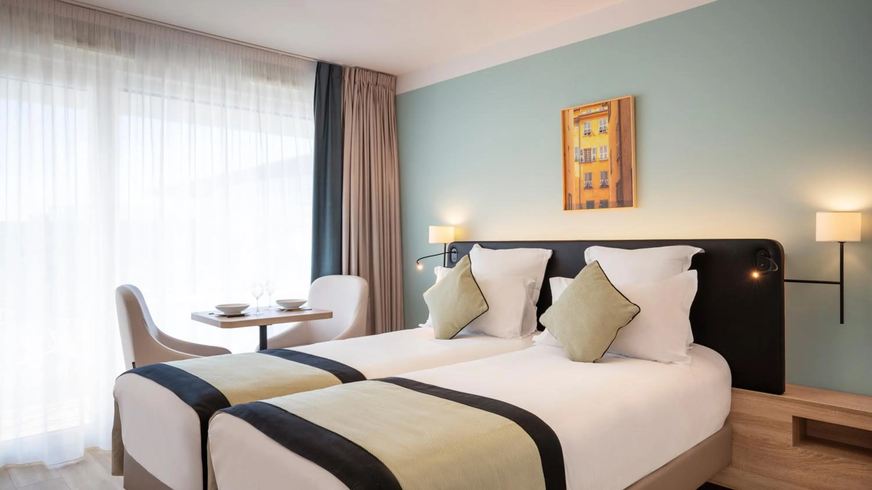 Bed in Residhome Nice Aéroport