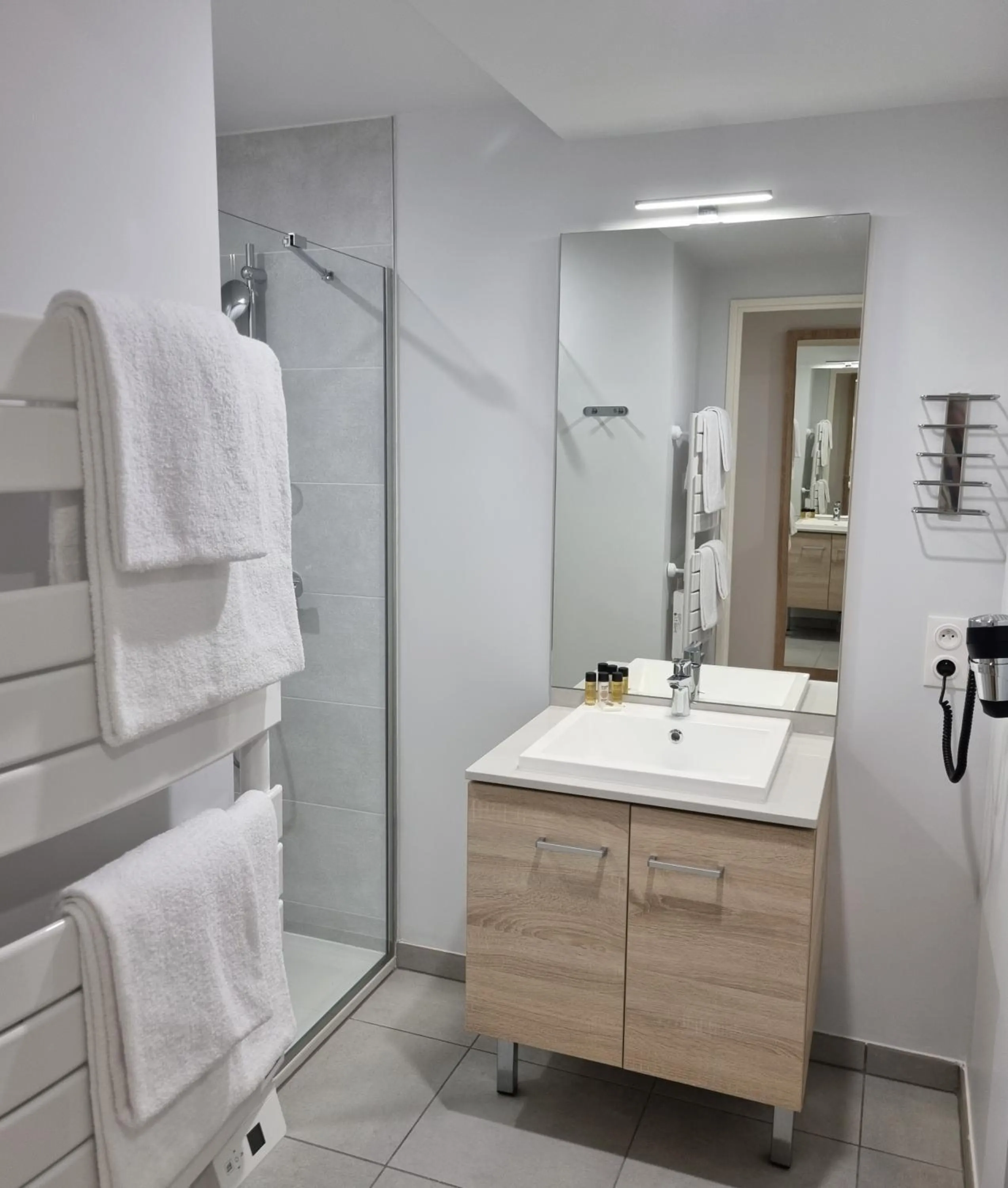 Bathroom in Residhome Nice Aéroport