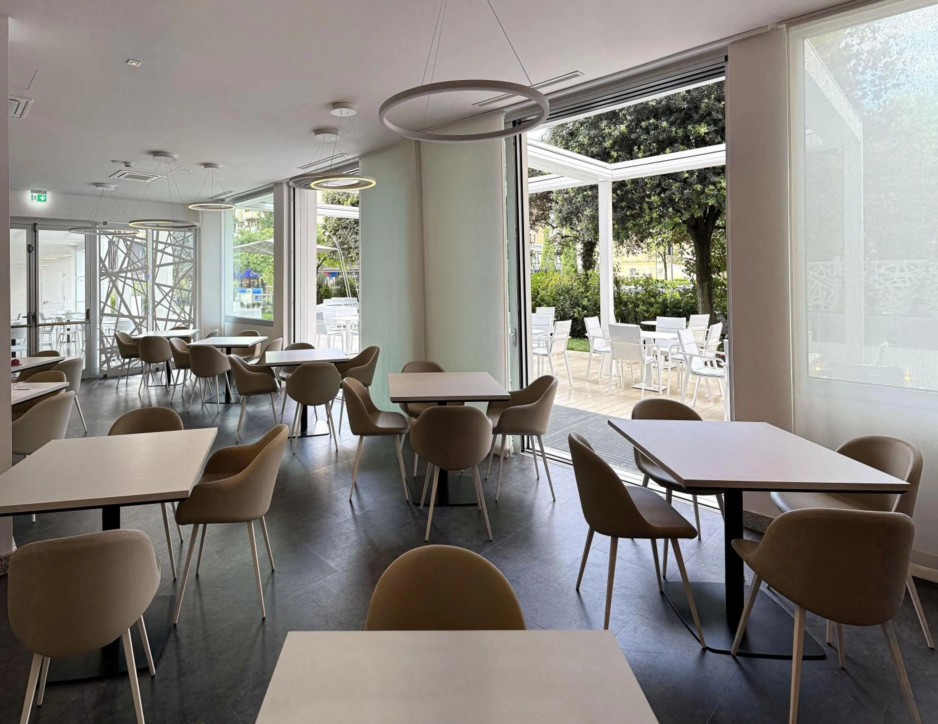 Restaurant/places to eat in Hotel Raffaello