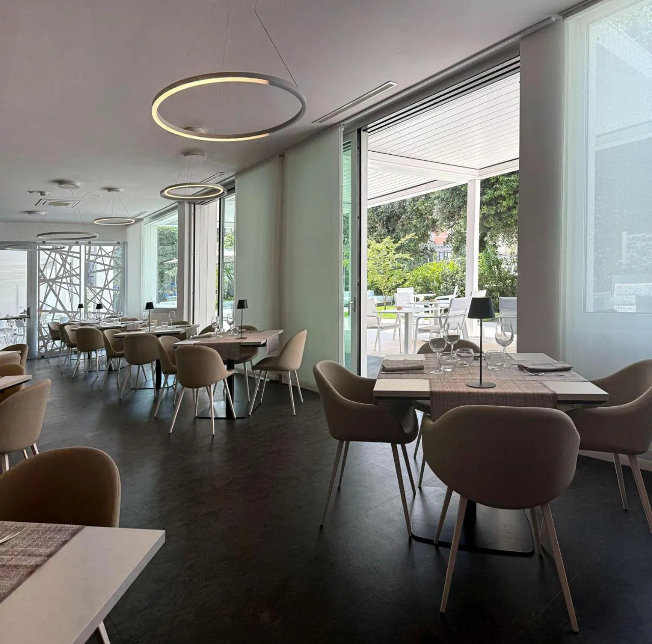 Restaurant/places to eat in Hotel Raffaello