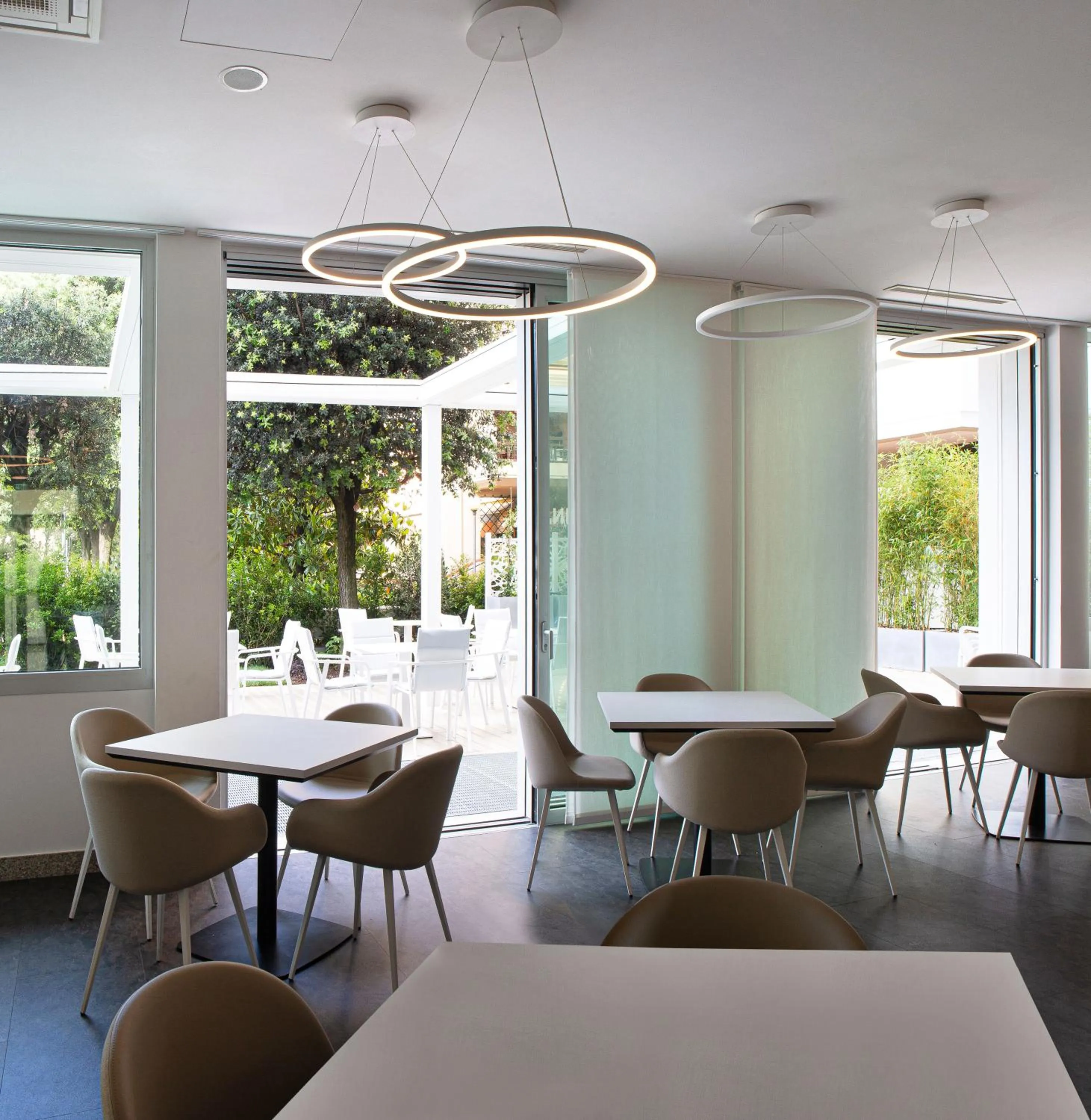 Restaurant/places to eat in Hotel Raffaello