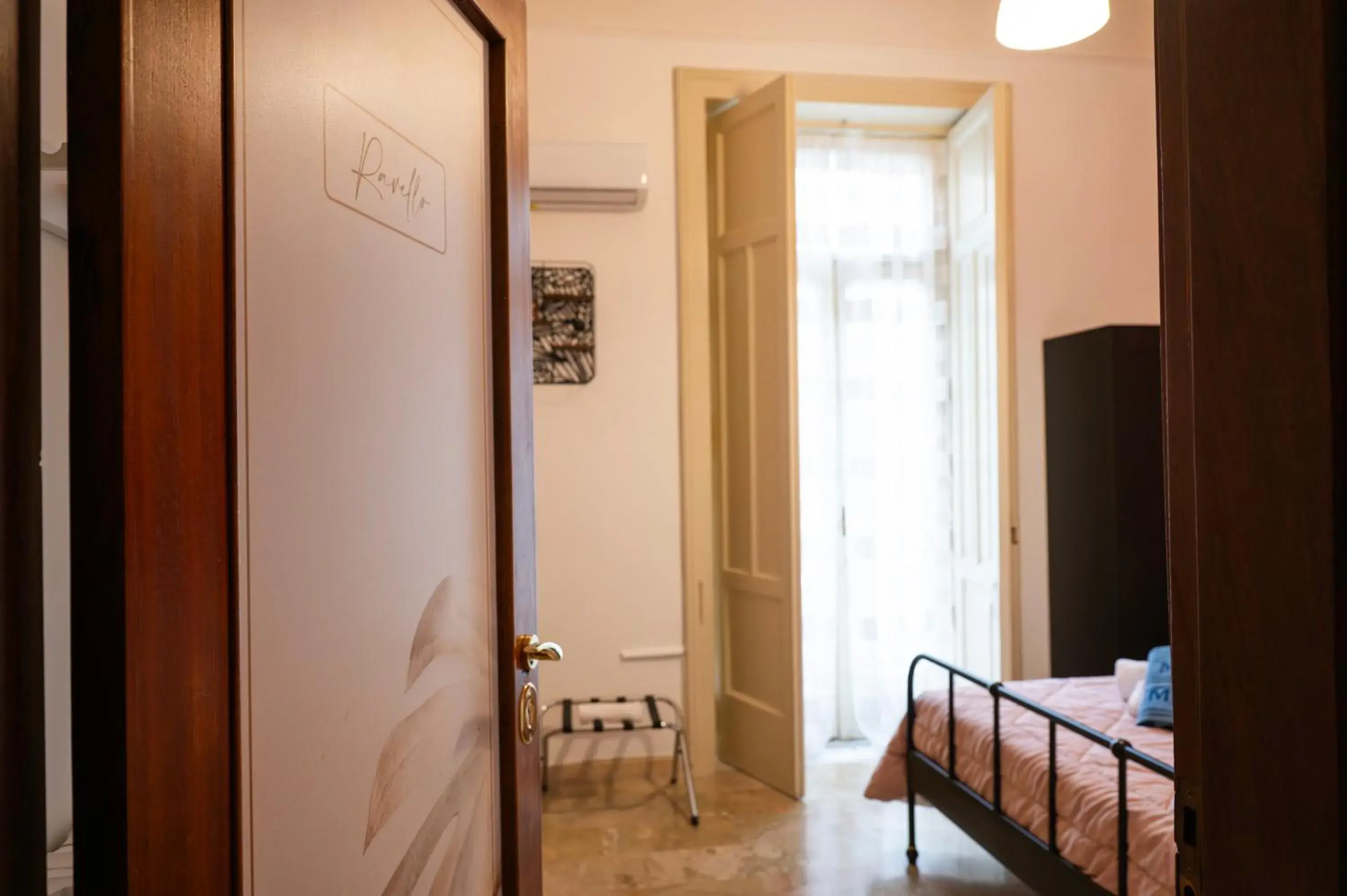 Double Room with Shared Bathroom - single occupancy in B&B ELEGANT LENA Double Room with Shared Bathroom - single occupancy in B&B ELEGANT LENA
