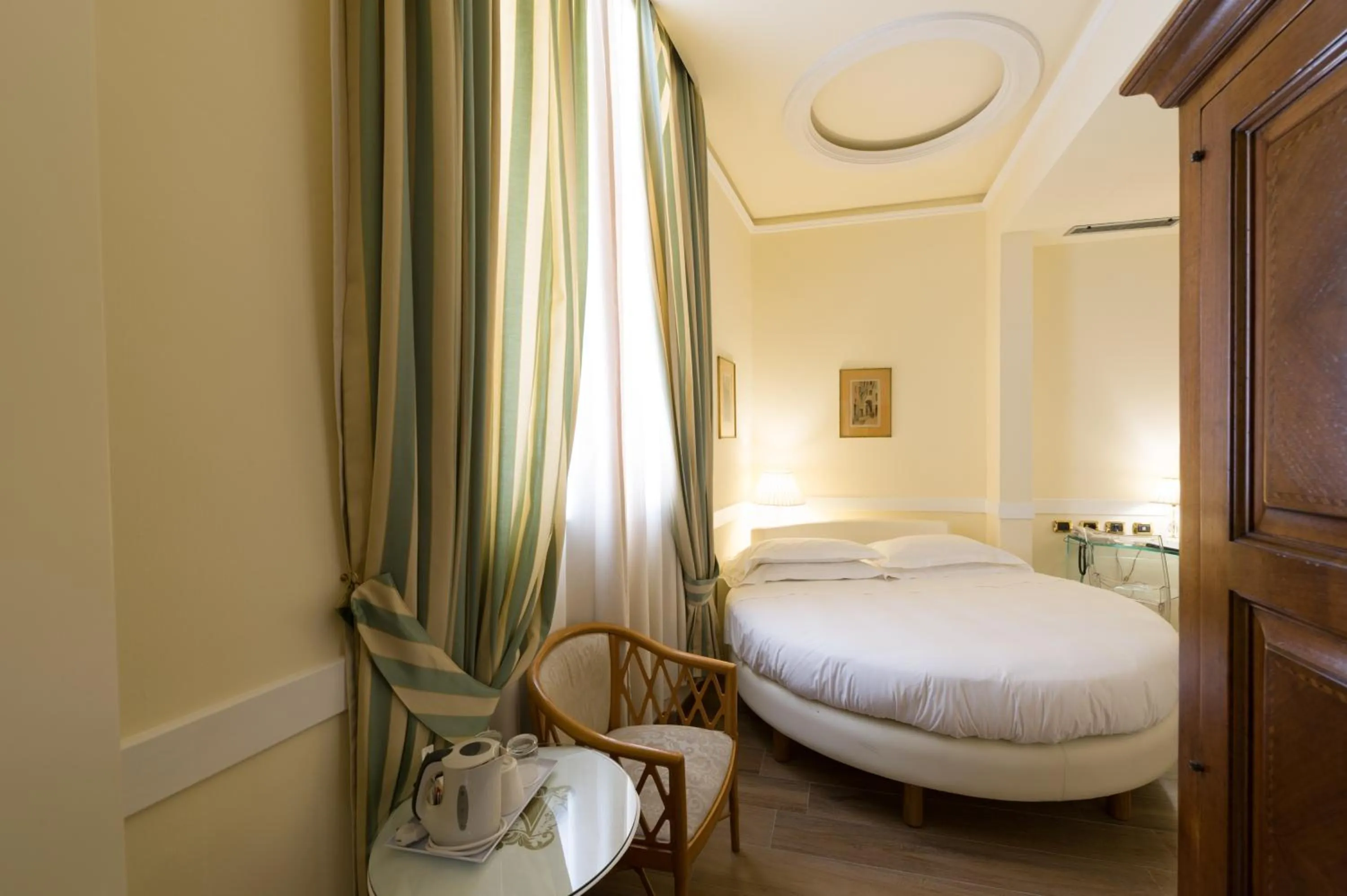 Photo of the whole room, Bed in Hotel Kraft