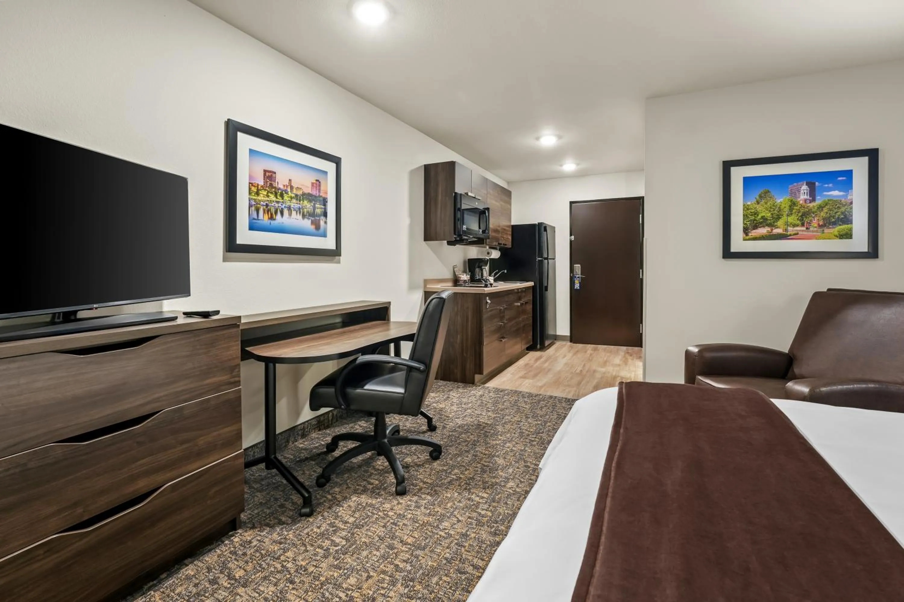 Bedroom, Bed in My Place Hotel-Wenatchee, WA