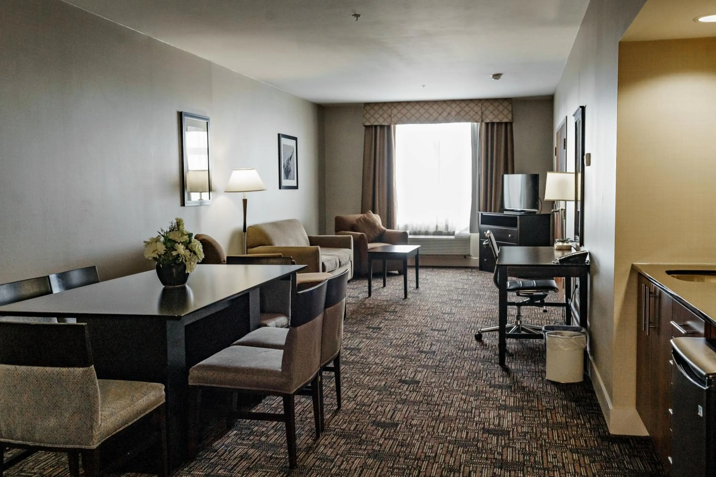 Seating area in Radisson Hotel Edmonton Airport