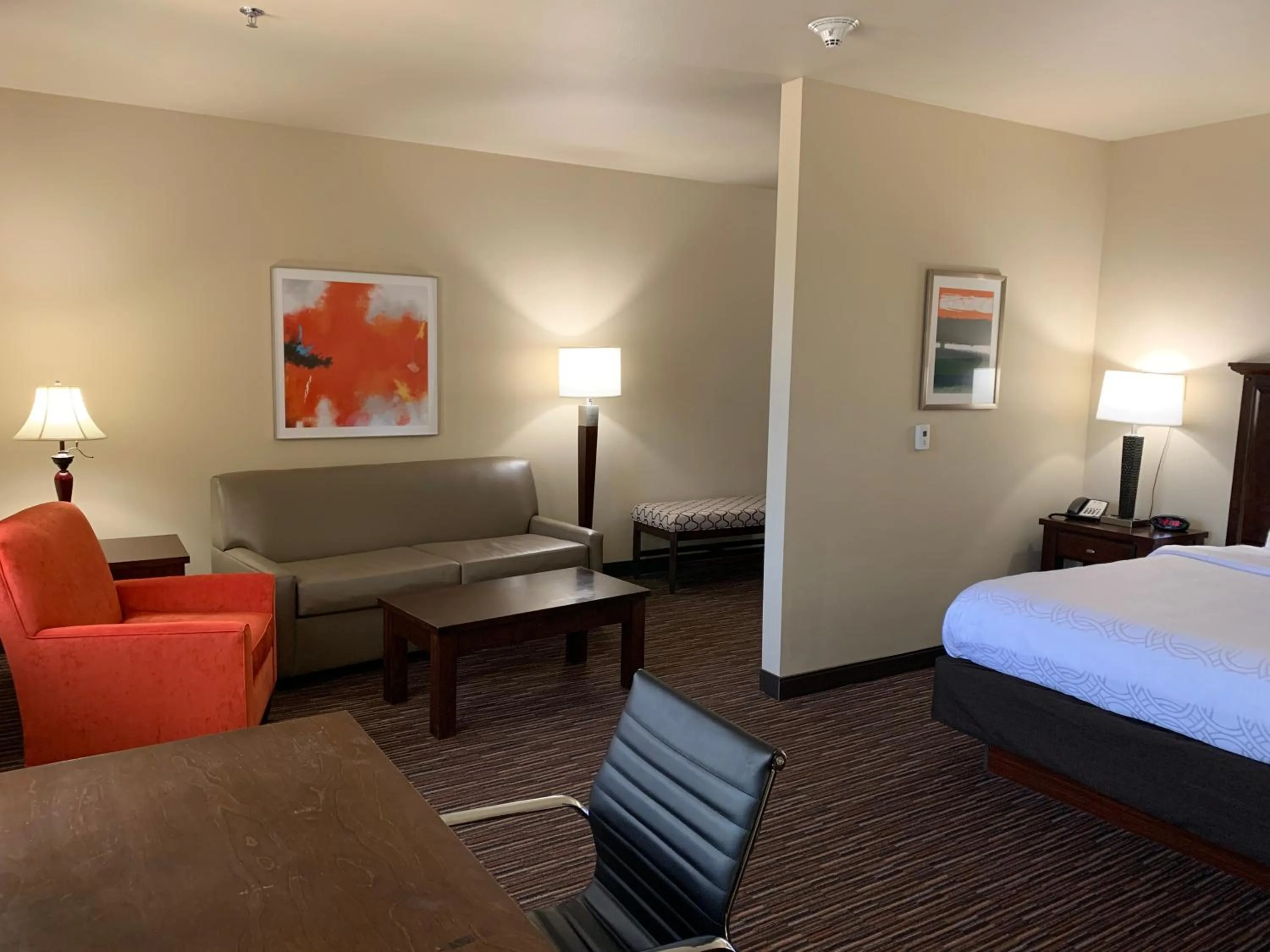 Bed in Radisson Hotel River Falls