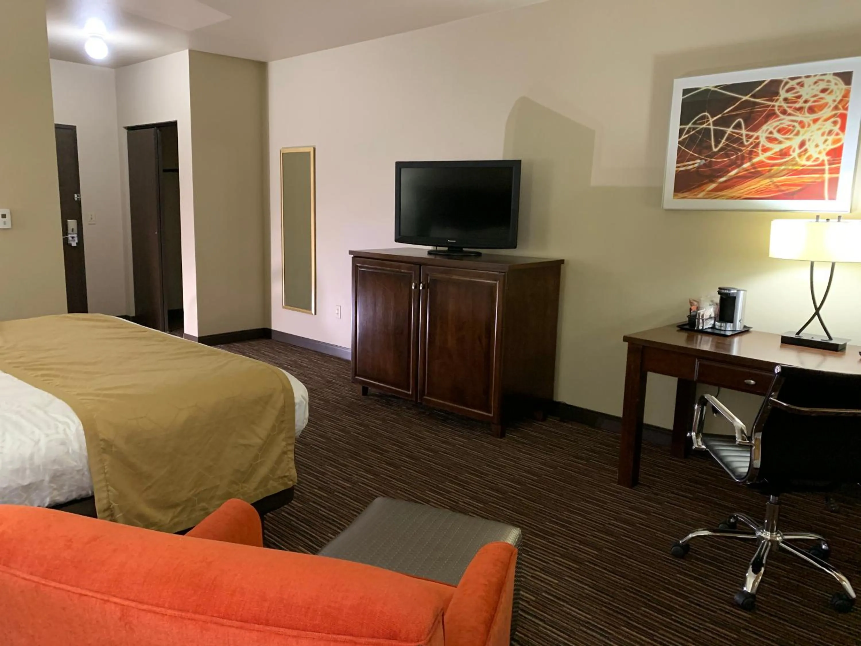 Bed in Radisson Hotel River Falls