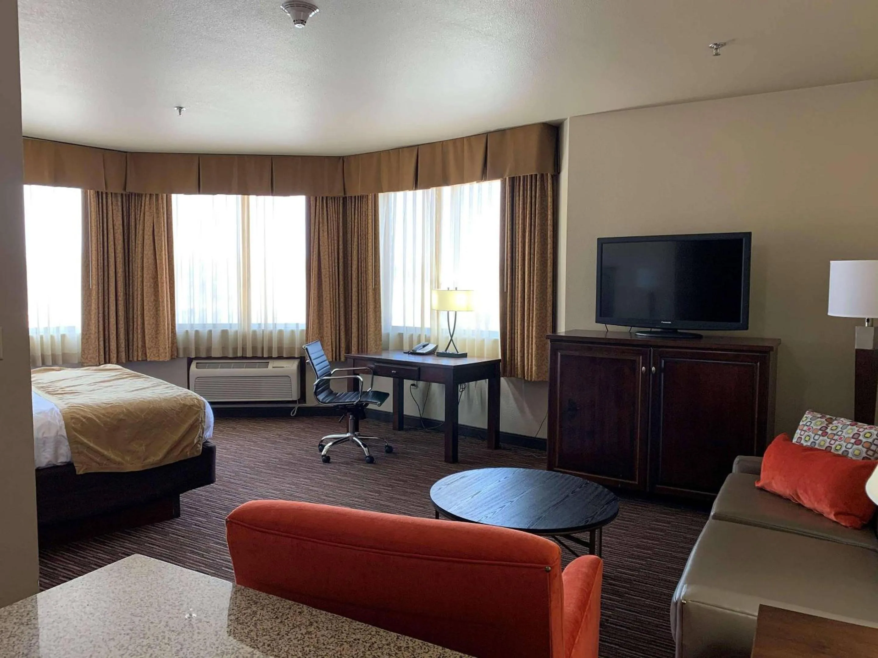 Bedroom, Bed in Radisson Hotel River Falls