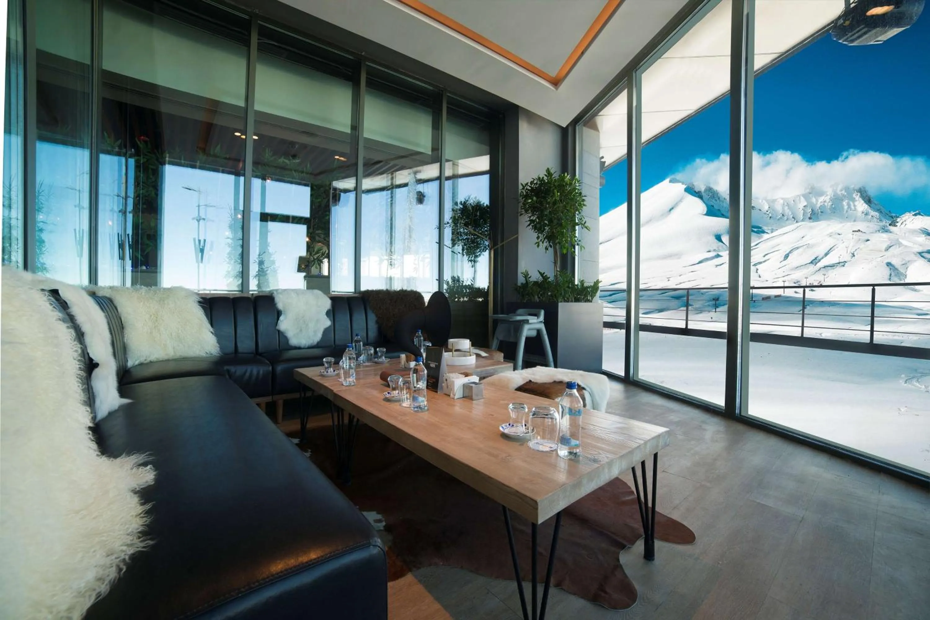 Lounge or bar in Radisson Blu Hotel, Mount Erciyes