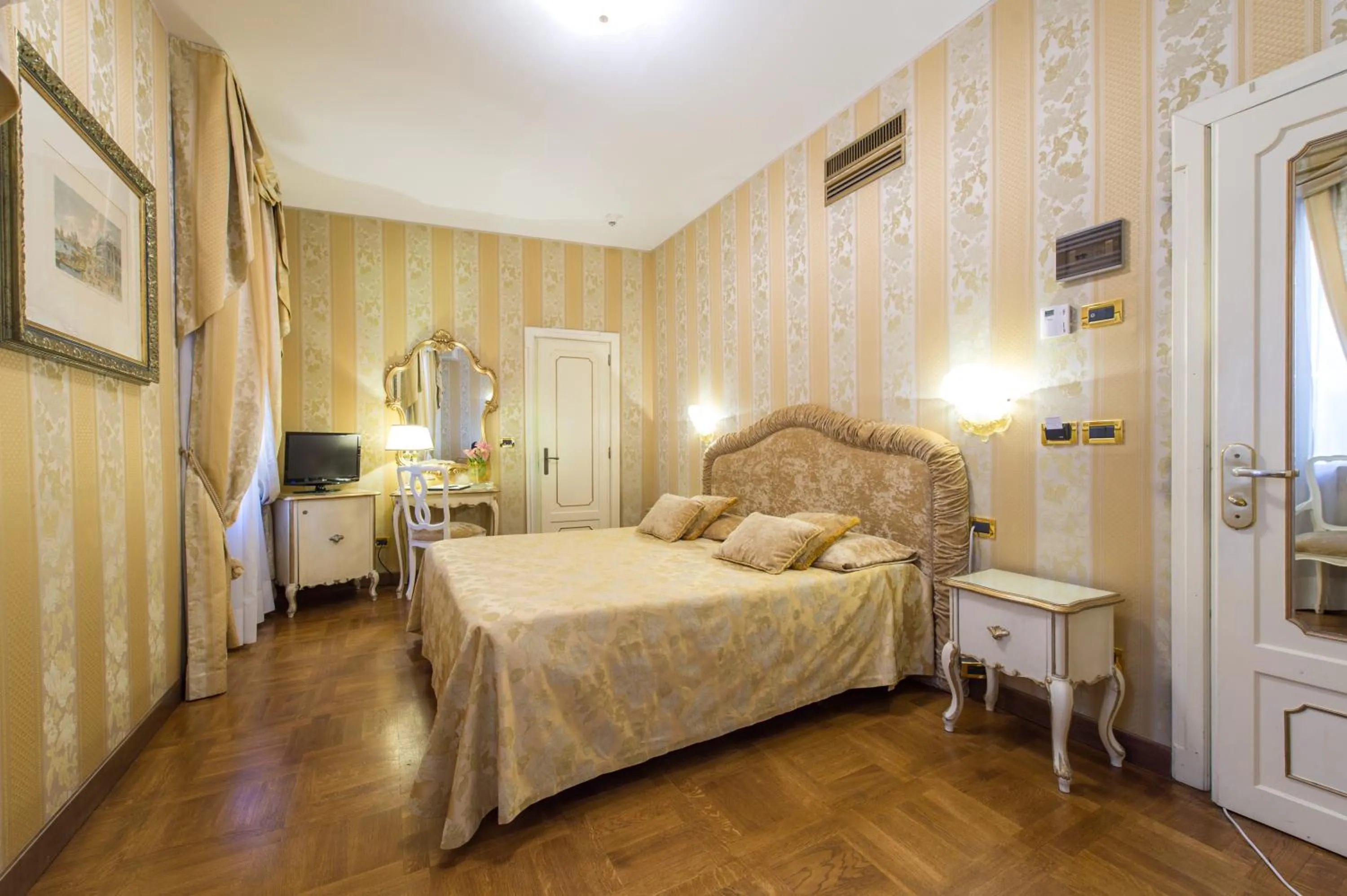 Bedroom in Savoia & Jolanda