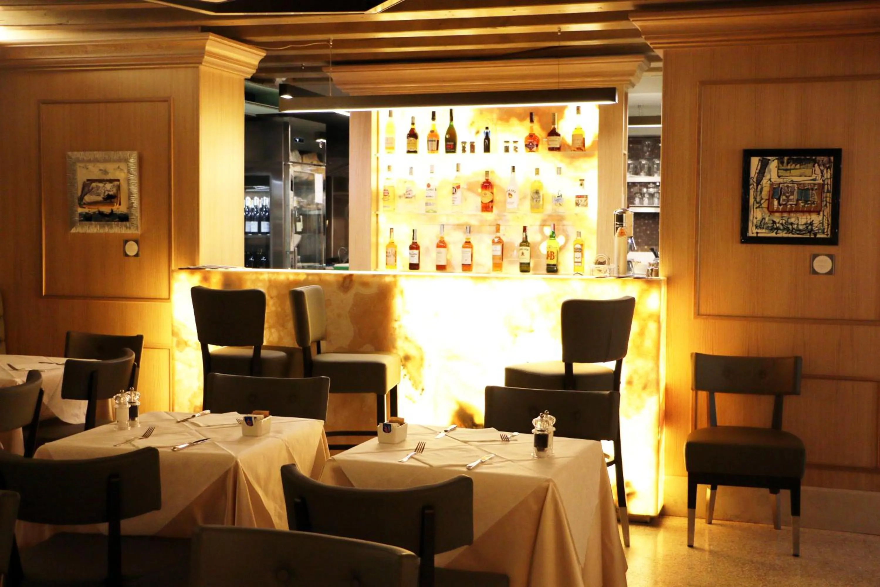 Restaurant/places to eat in Savoia & Jolanda