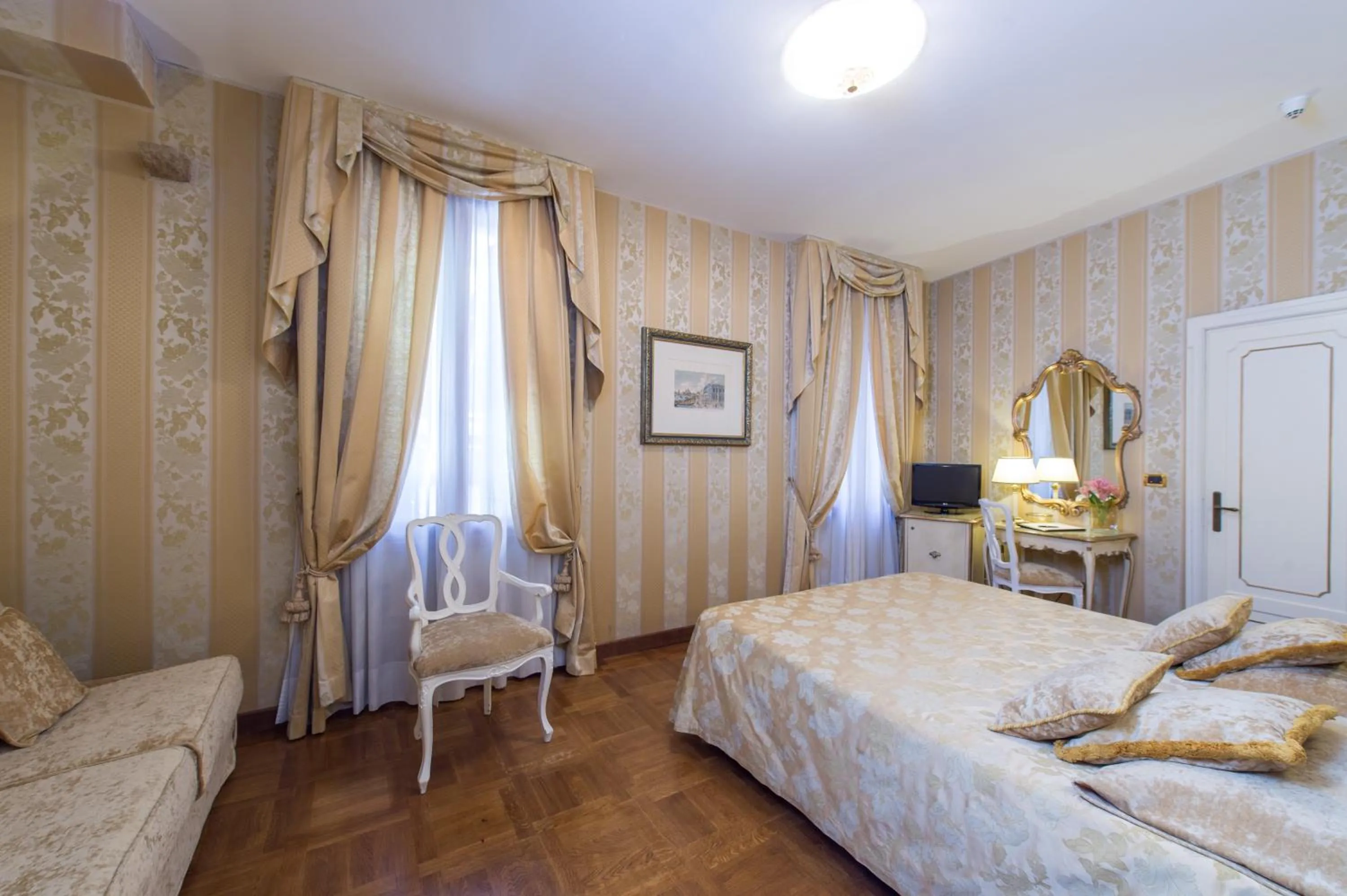 Bedroom in Savoia & Jolanda