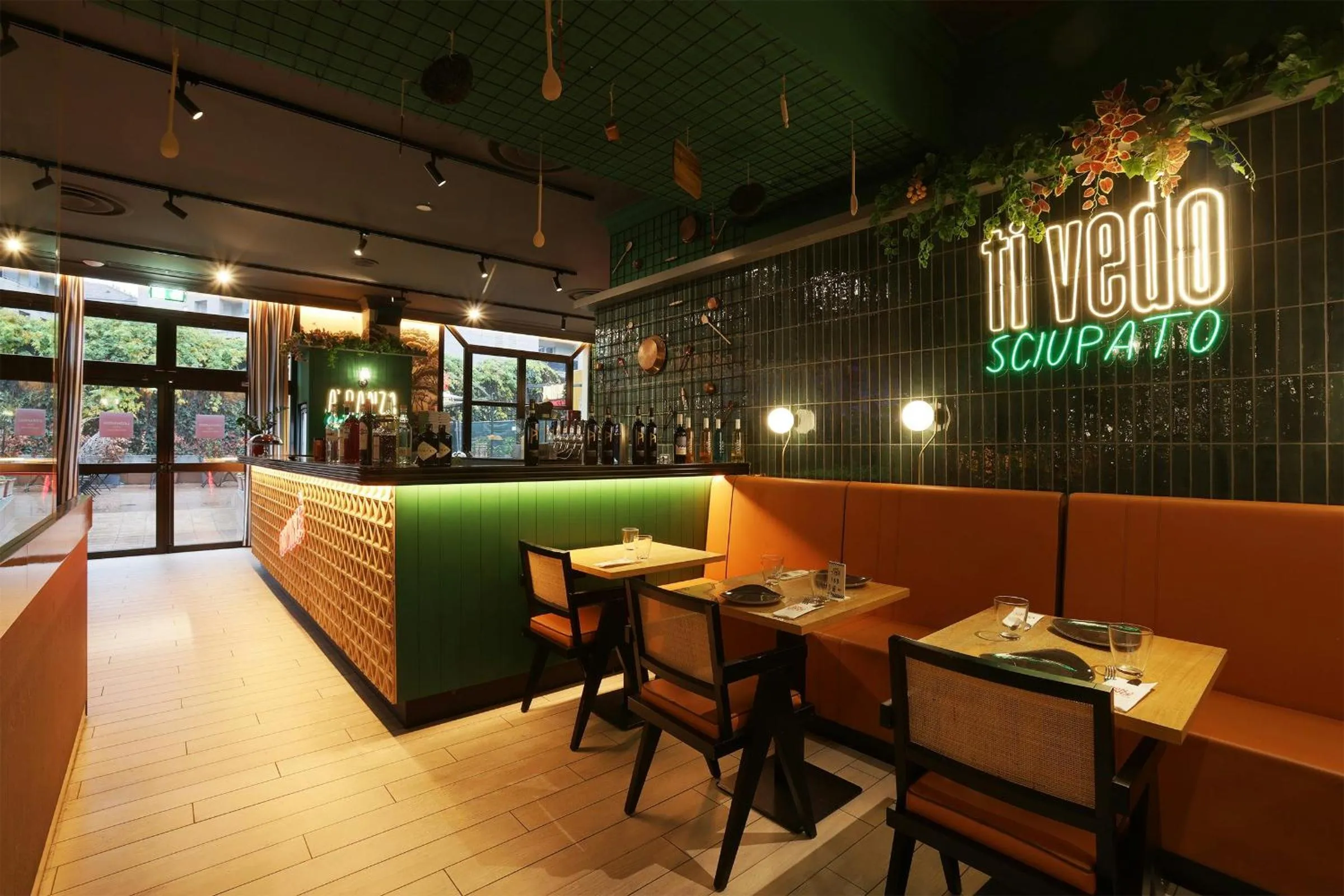 Restaurant/places to eat in Leonardo Hotel Milan City Center