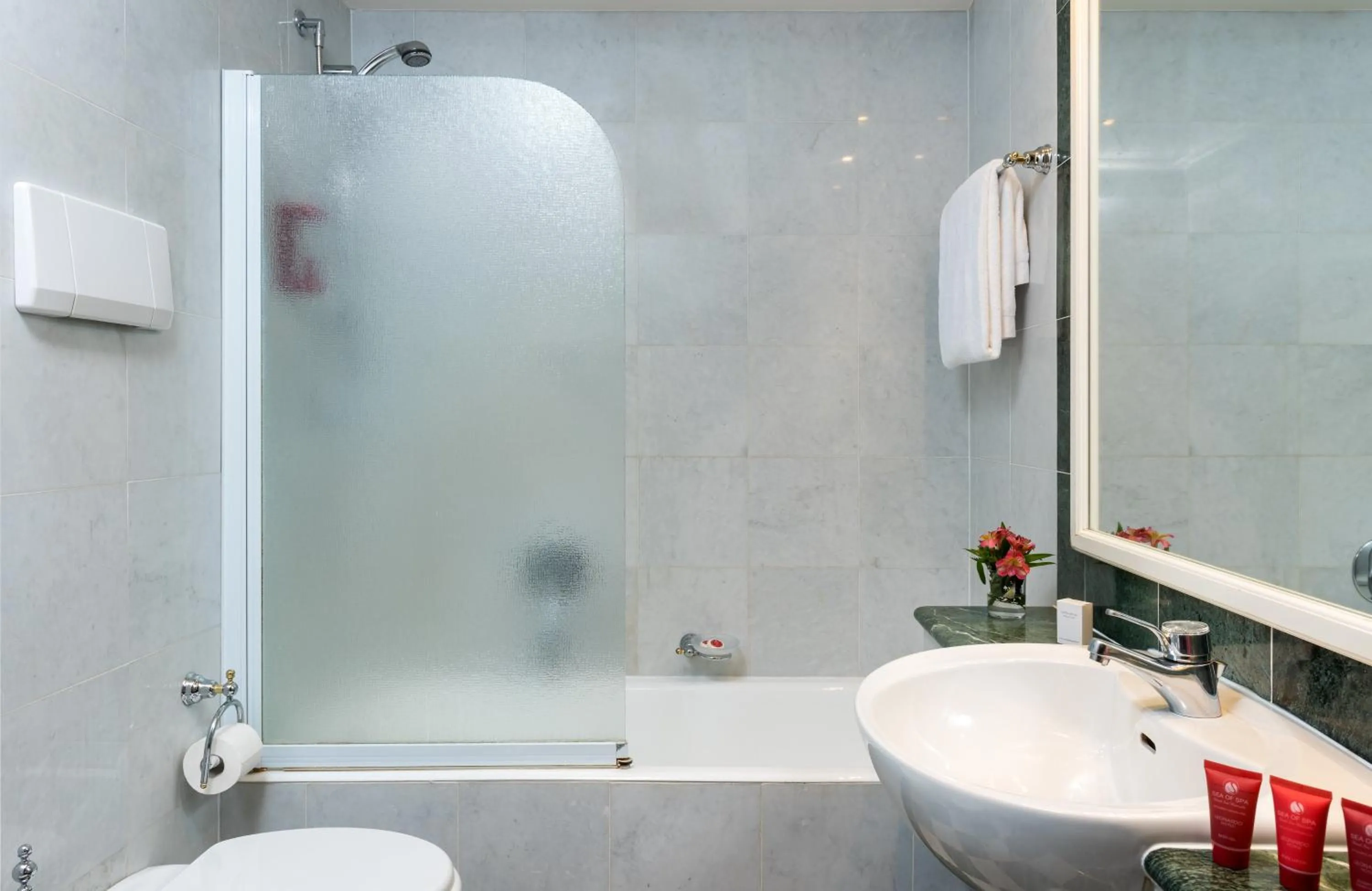 Bathroom in Leonardo Hotel Milan City Center