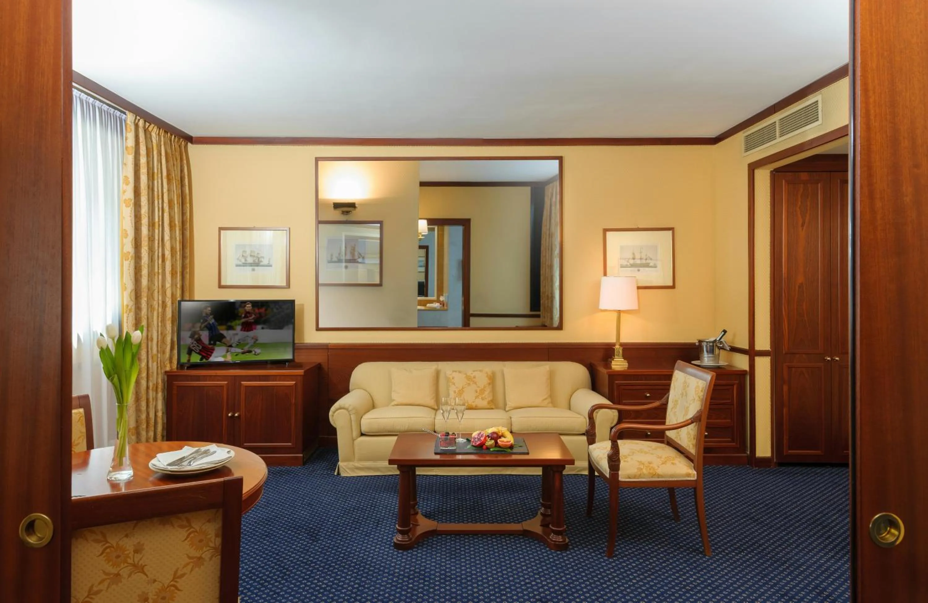 Photo of the whole room in Leonardo Hotel Milan City Center