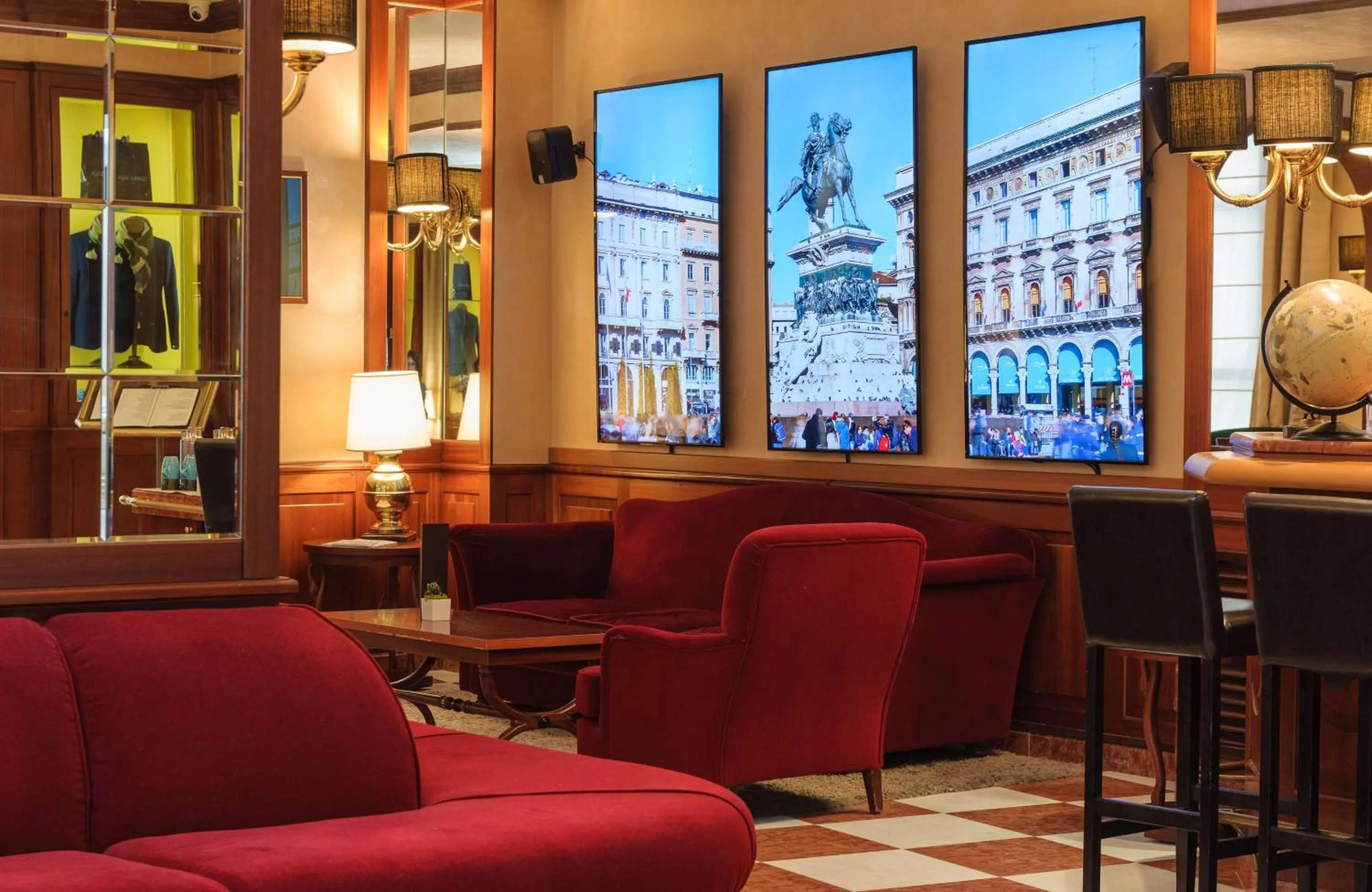 Lobby or reception in Leonardo Hotel Milan City Center
