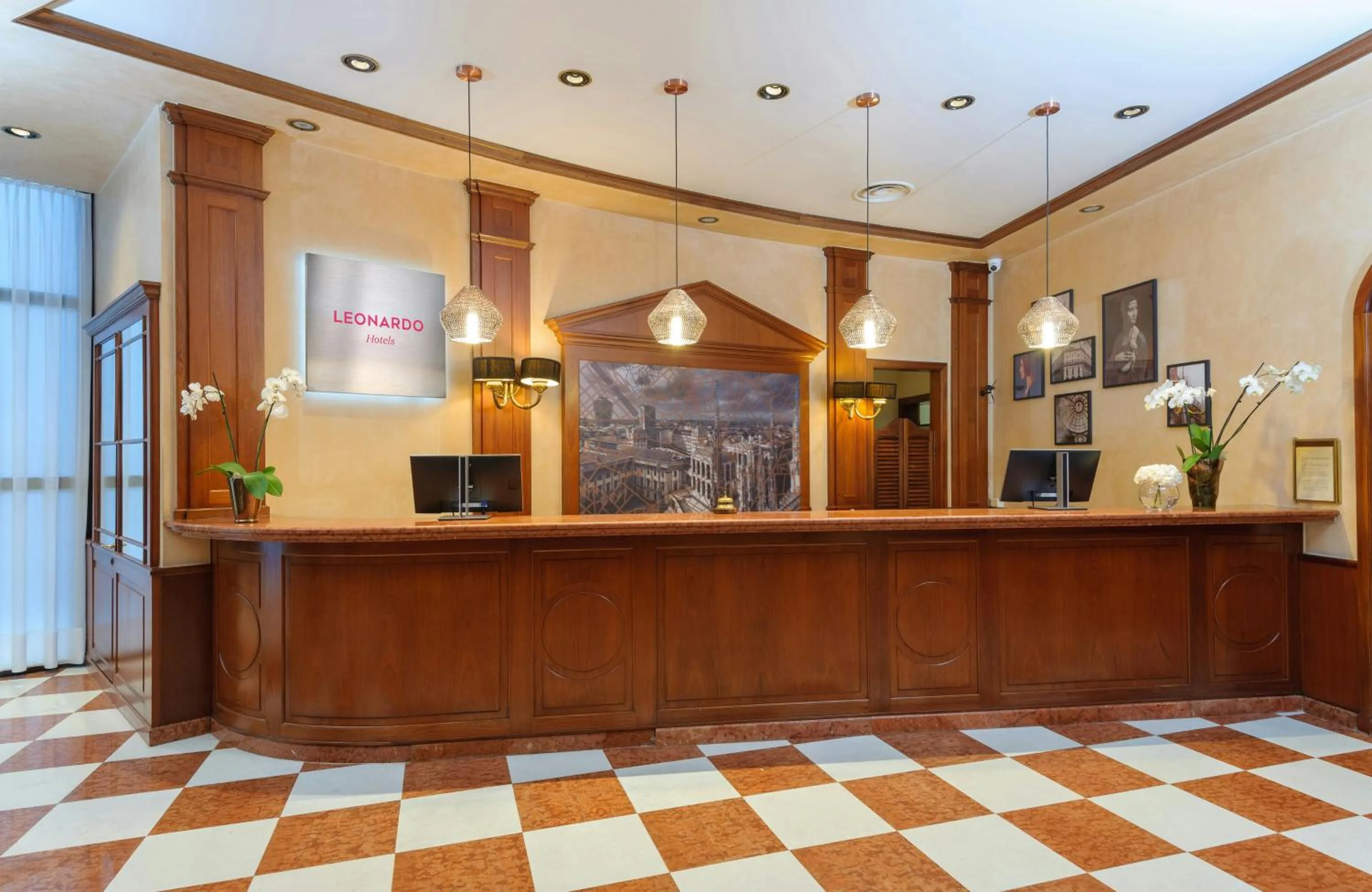 Lobby or reception in Leonardo Hotel Milan City Center