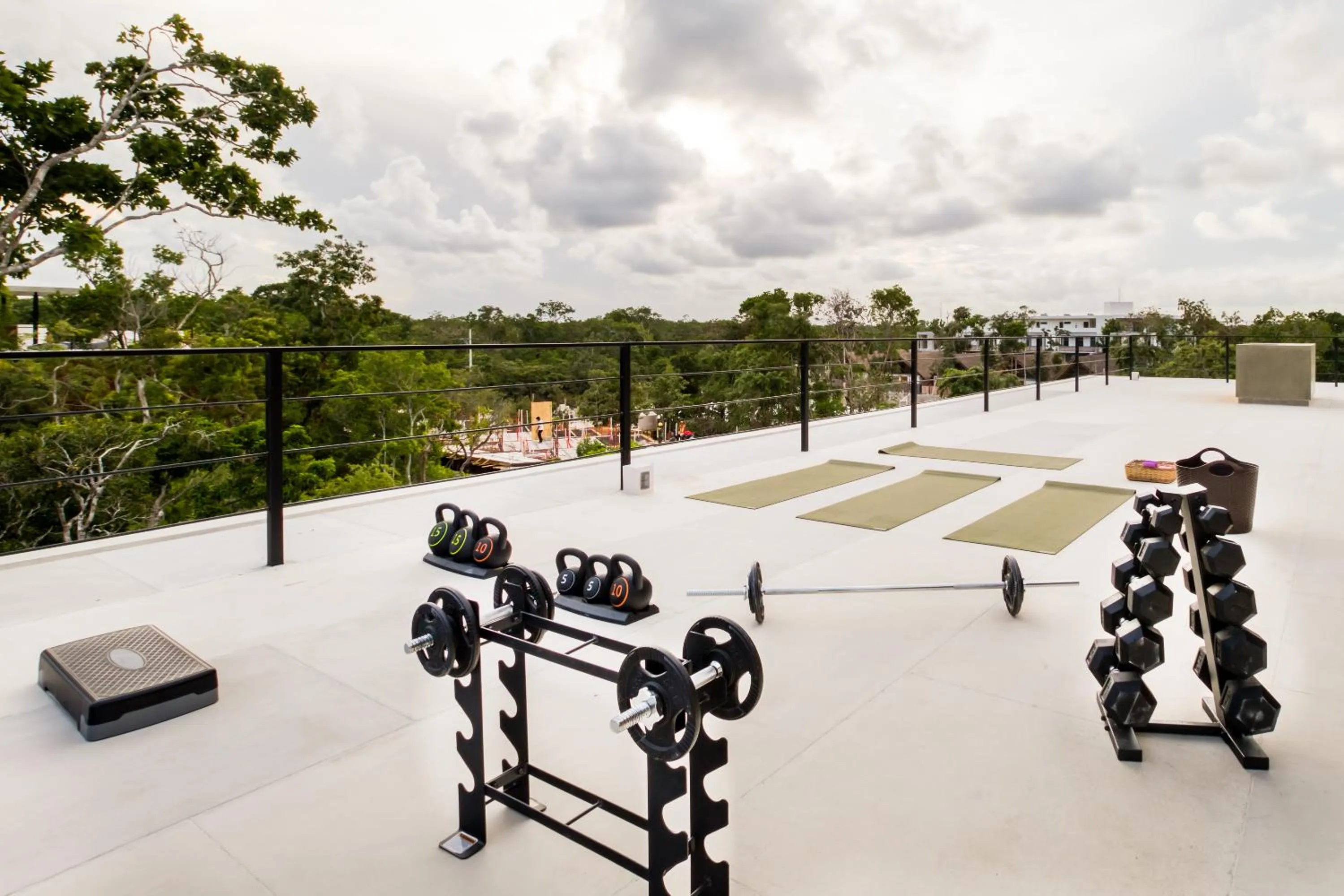 Fitness centre/facilities in Seremonia Studios by Soyrumi