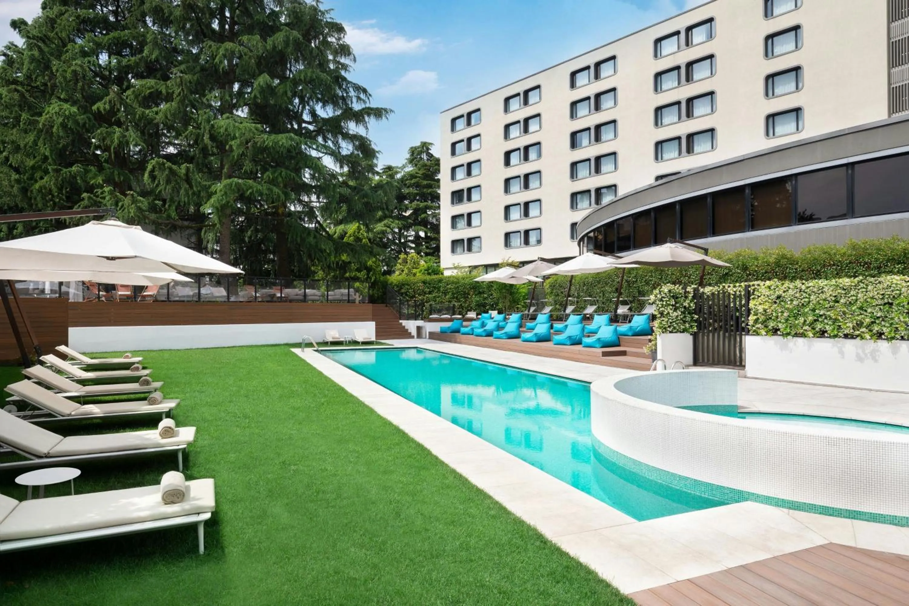 Swimming pool in Sheraton Milan San Siro