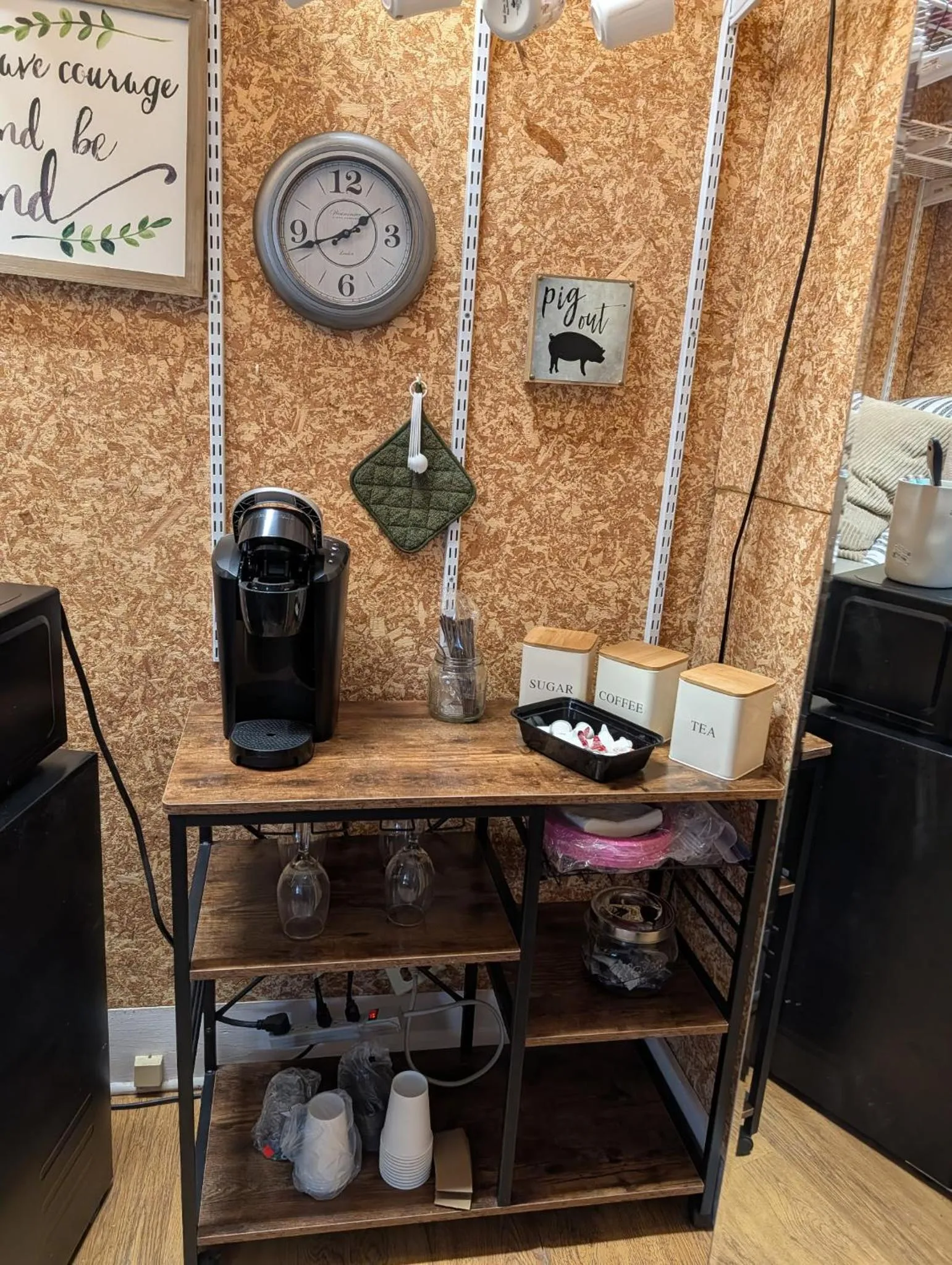 Coffee/tea facilities in Cozy, Cute, Private Ozark Suite 5 Mins to Hospital