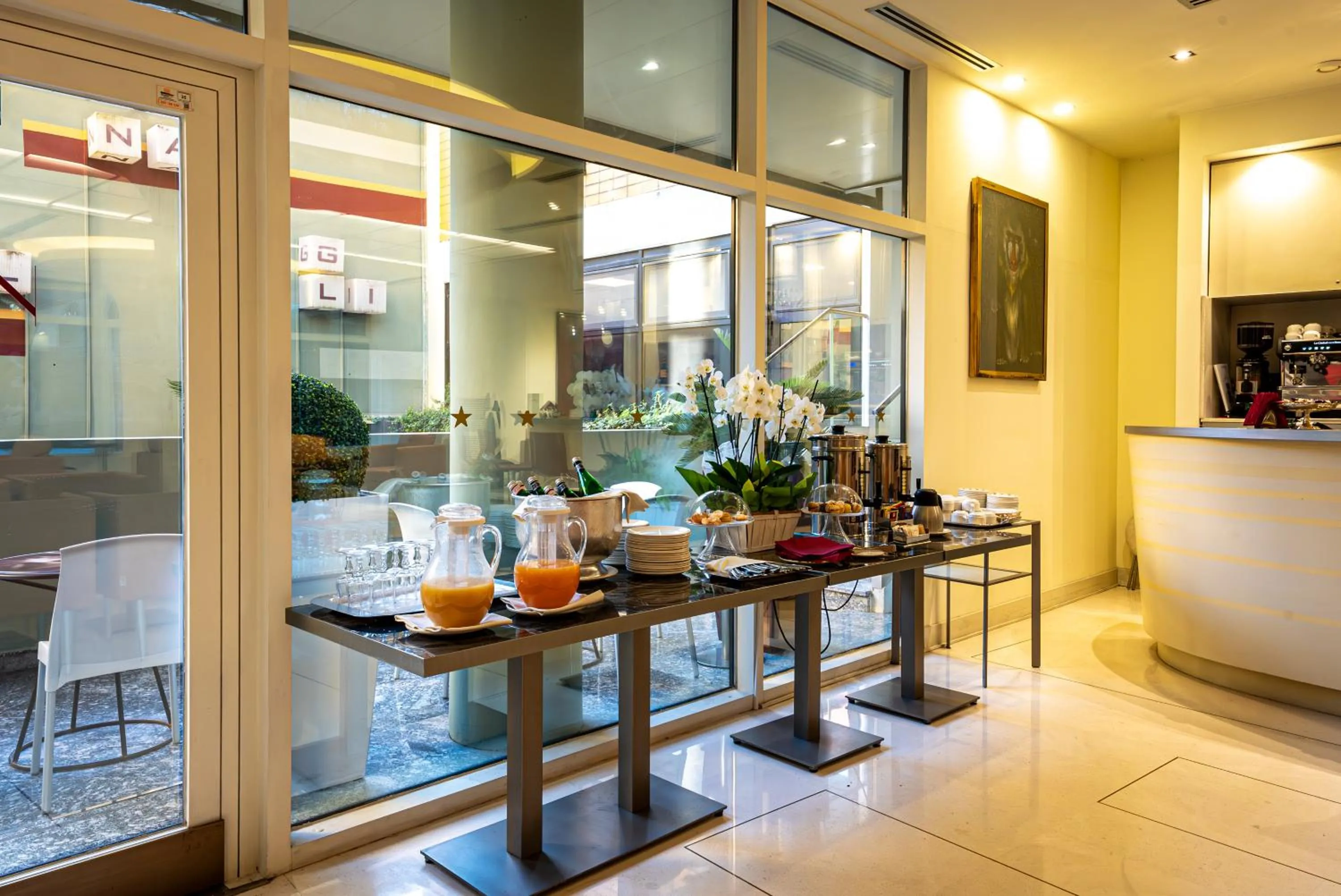 Lounge or bar in Art Hotel Navigli