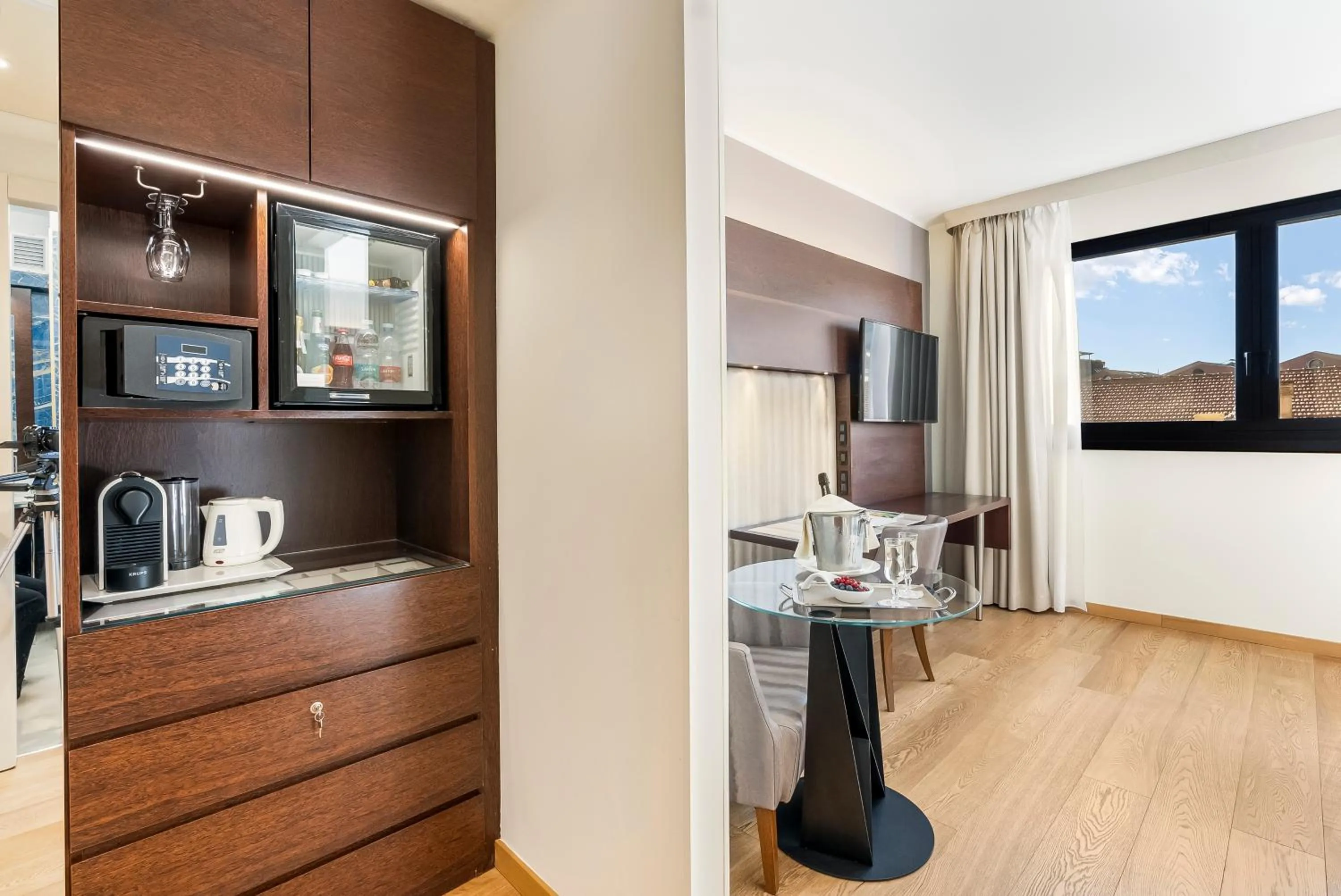 minibar in Art Hotel Navigli