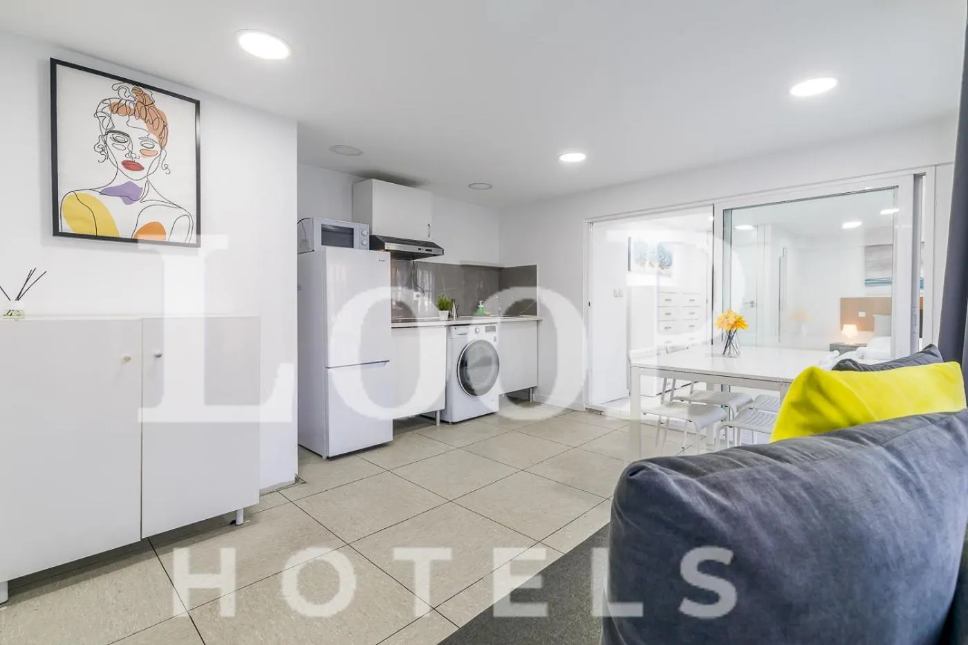 Living room in LooP America