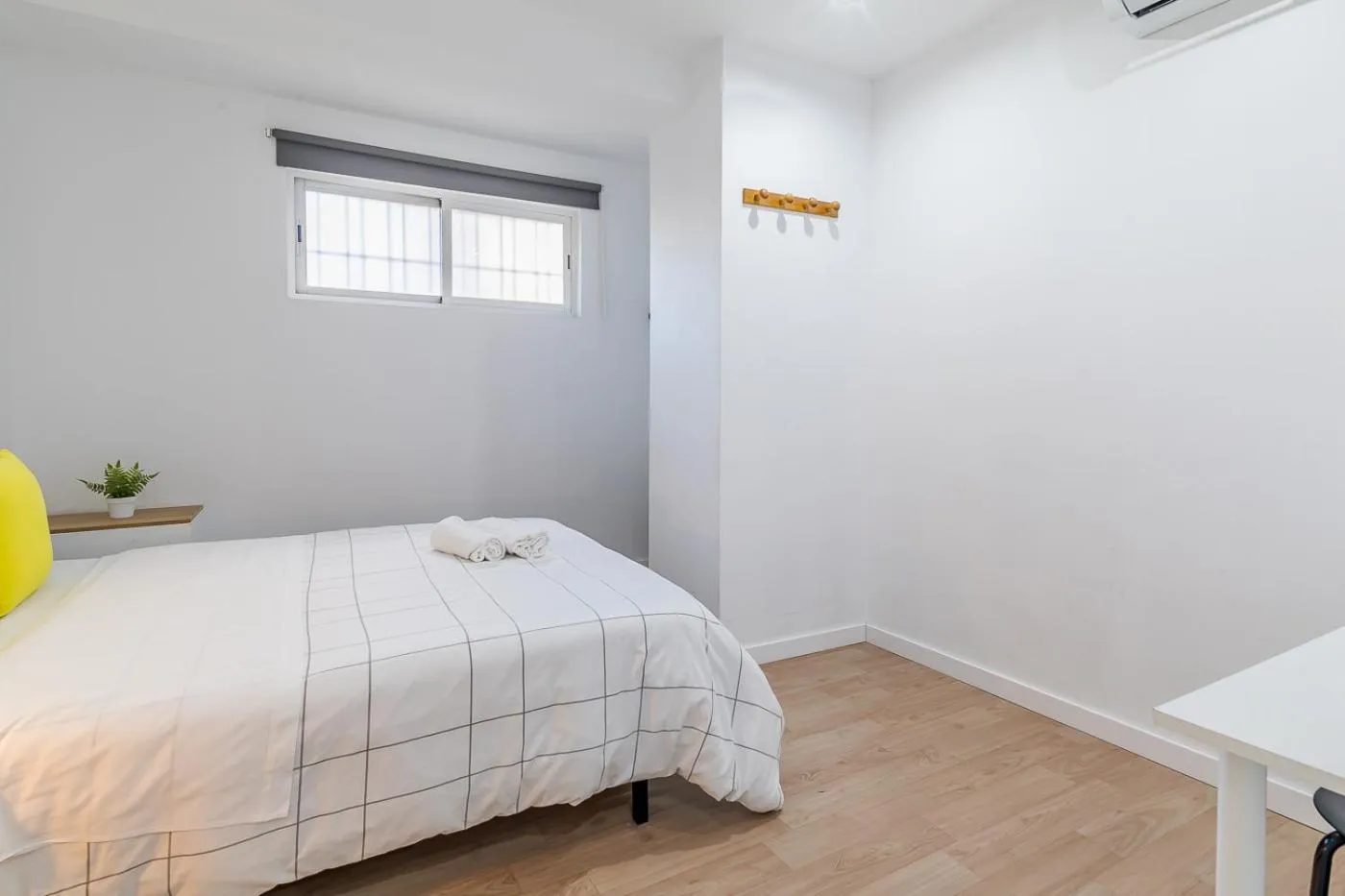 Bedroom, Bed in LooP America