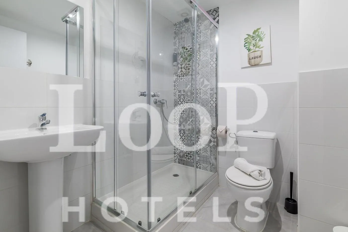 Shower in LooP America