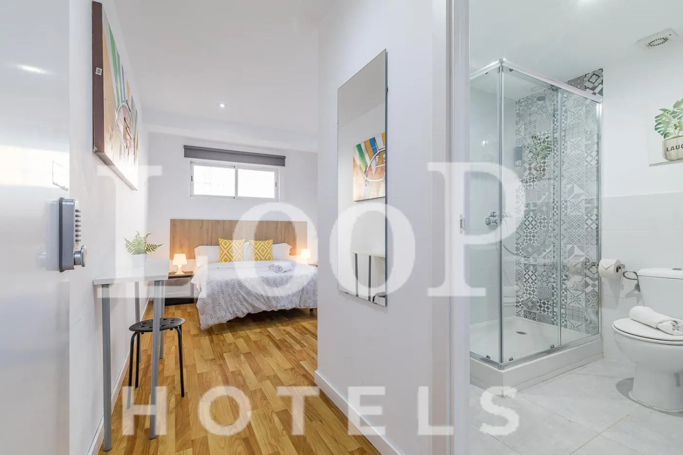 Shower in LooP America